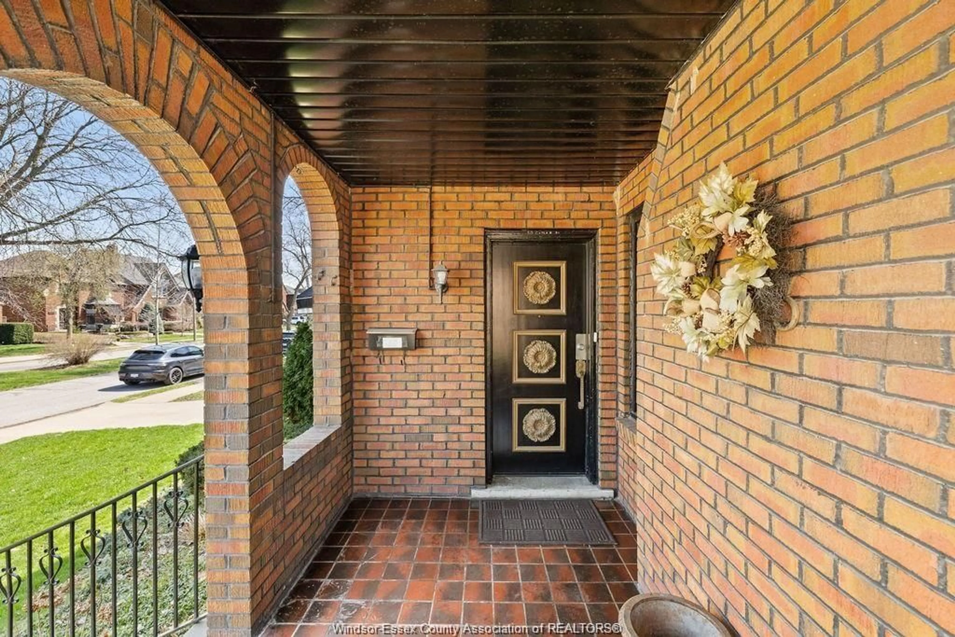 Unknown for 2203 VICTORIA, Windsor Ontario N8X 1R2