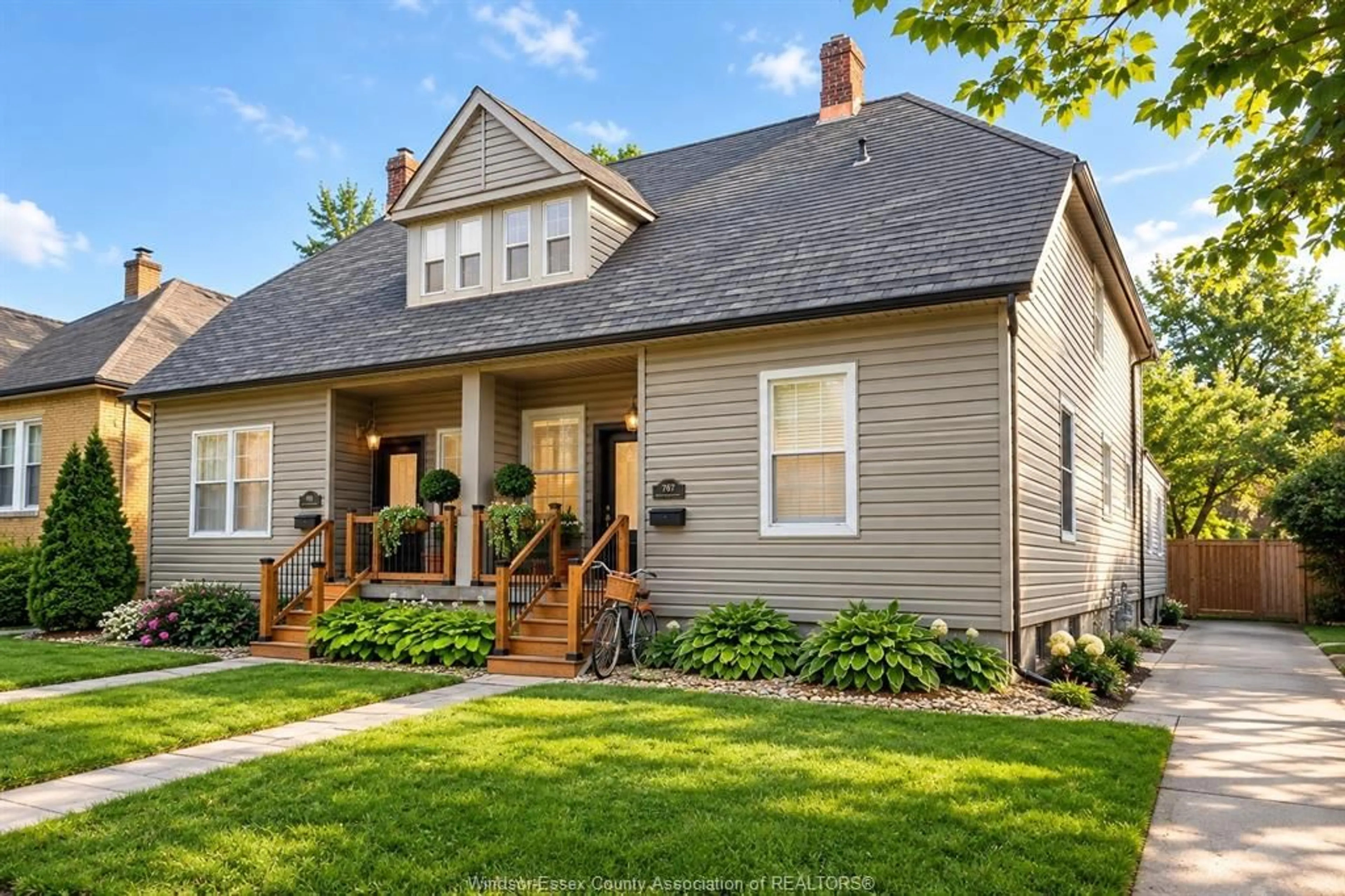 Home with vinyl exterior material, street for 763 MONMOUTH Rd, Windsor Ontario N8Y 3L3