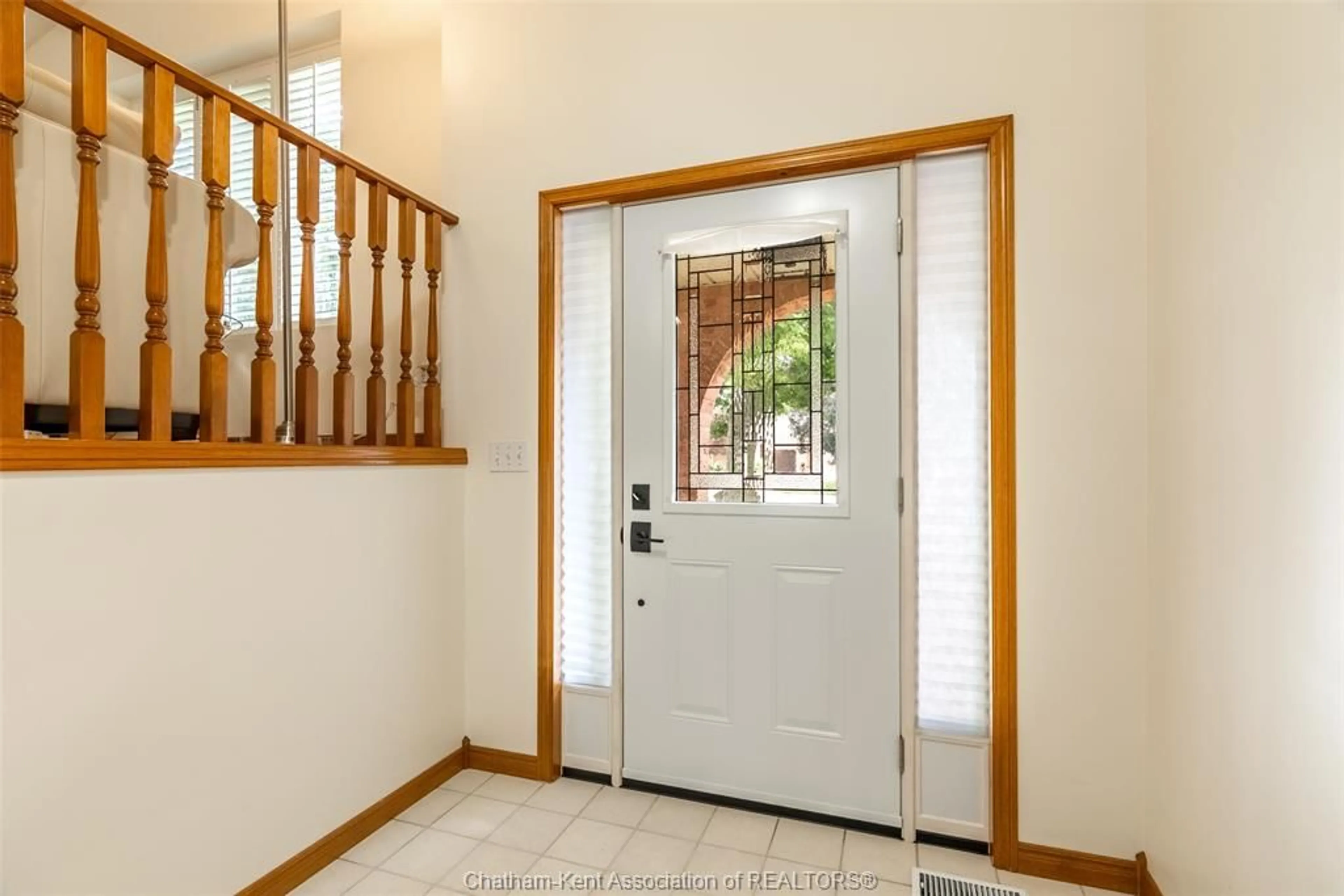 Indoor entryway for 36 Plantation Pl, Chatham Ontario N7M 6G7