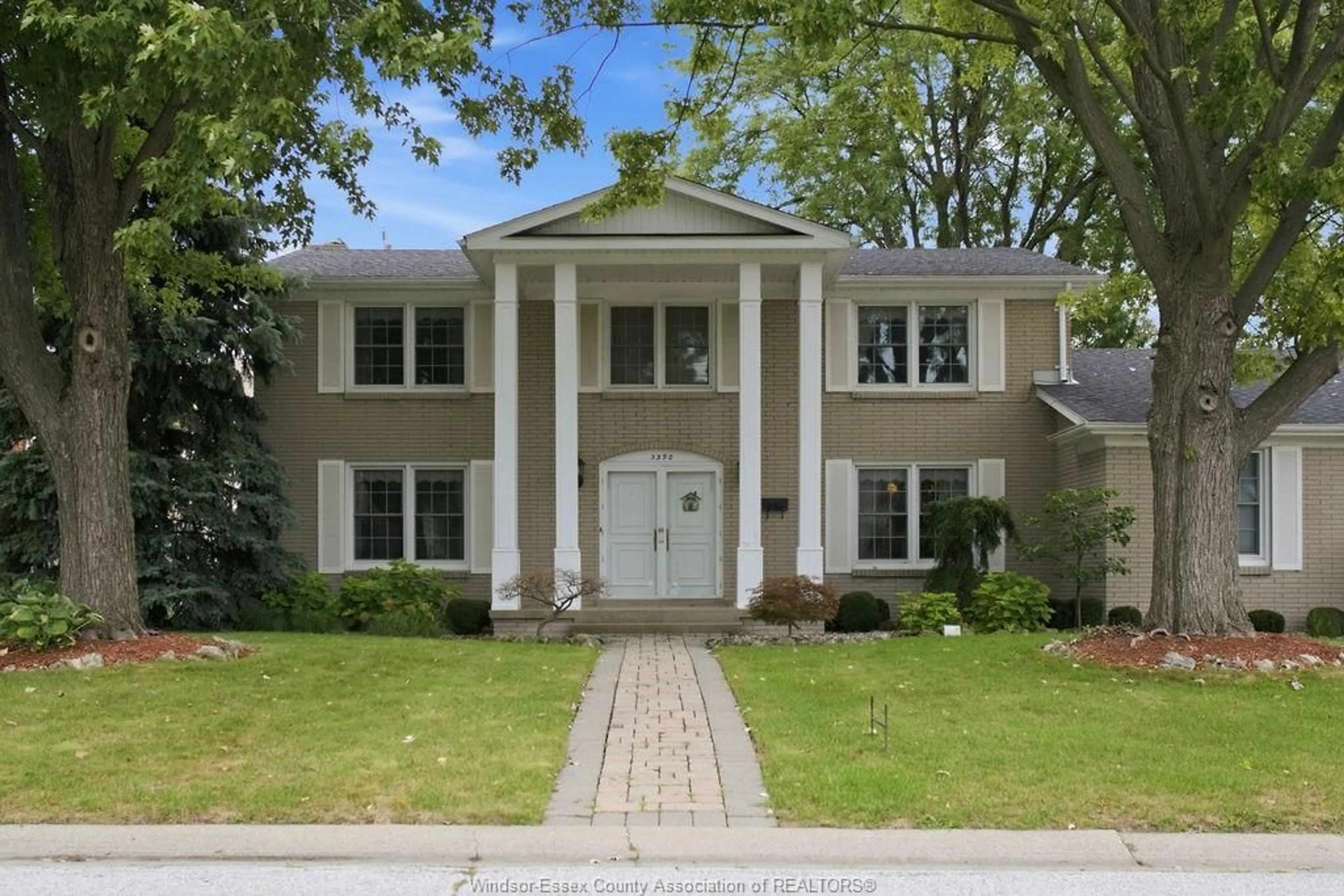 Home with brick exterior material, street for 3590 HUNTINGTON Ave, Windsor Ontario N9E 3M8