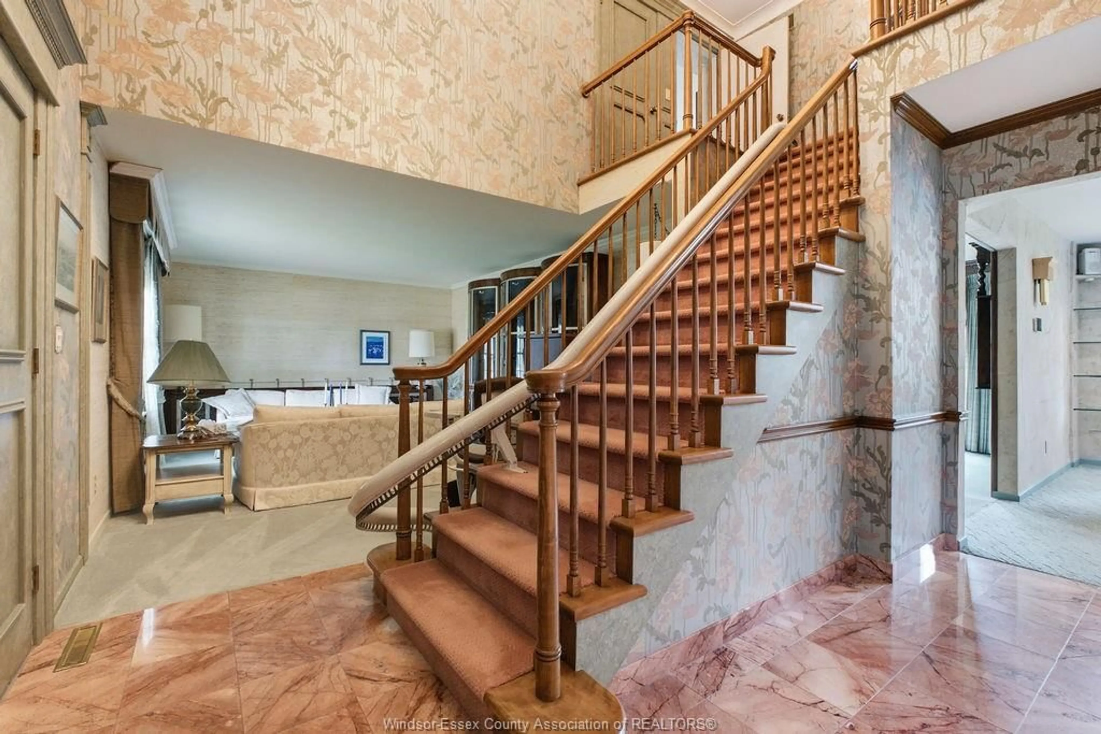 Indoor foyer for 3590 HUNTINGTON Ave, Windsor Ontario N9E 3M8