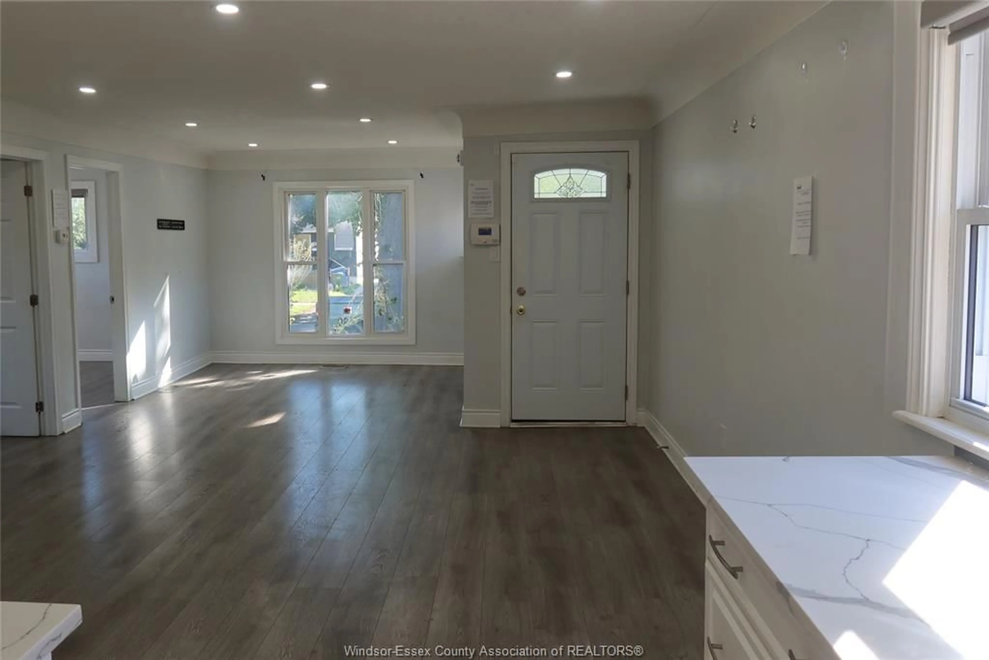 Indoor entryway for 1839 WESTCOTT Rd, Windsor Ontario N8W 4K3