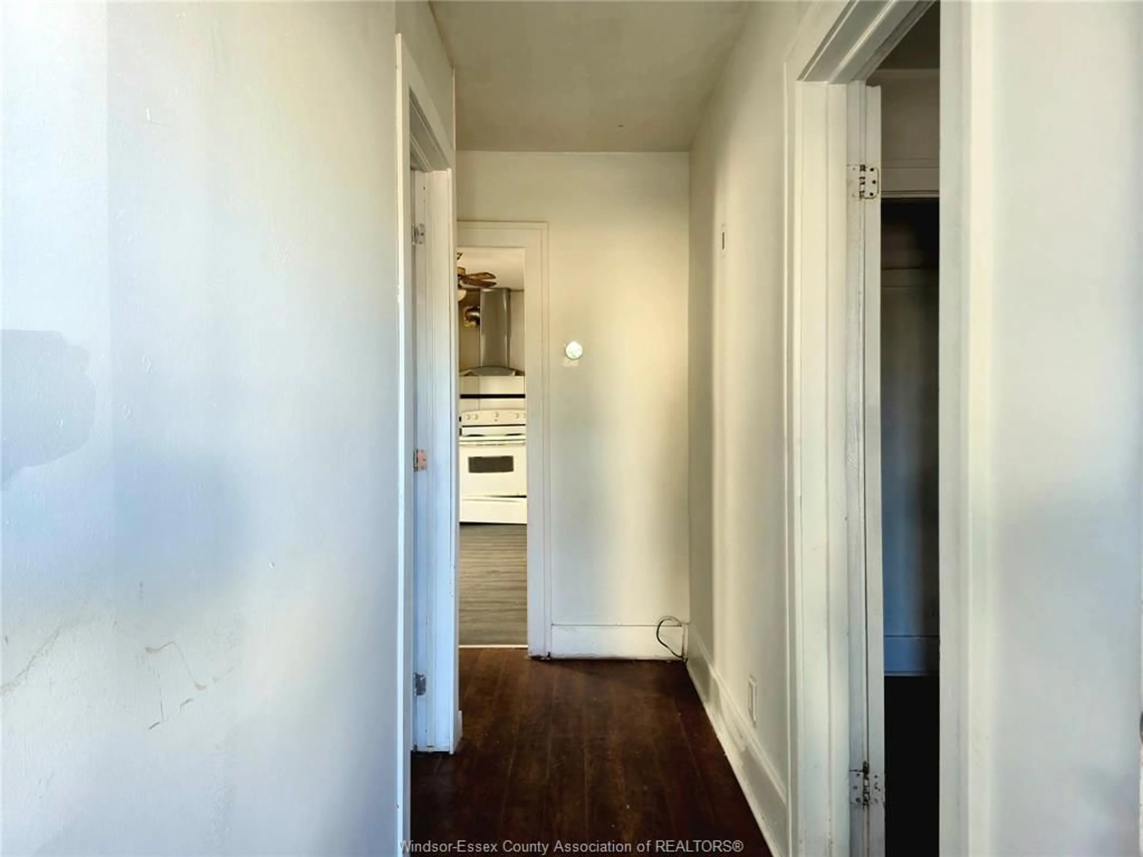 A pic of a room for 486 BRIDGE, Windsor Ontario N9B 2M4