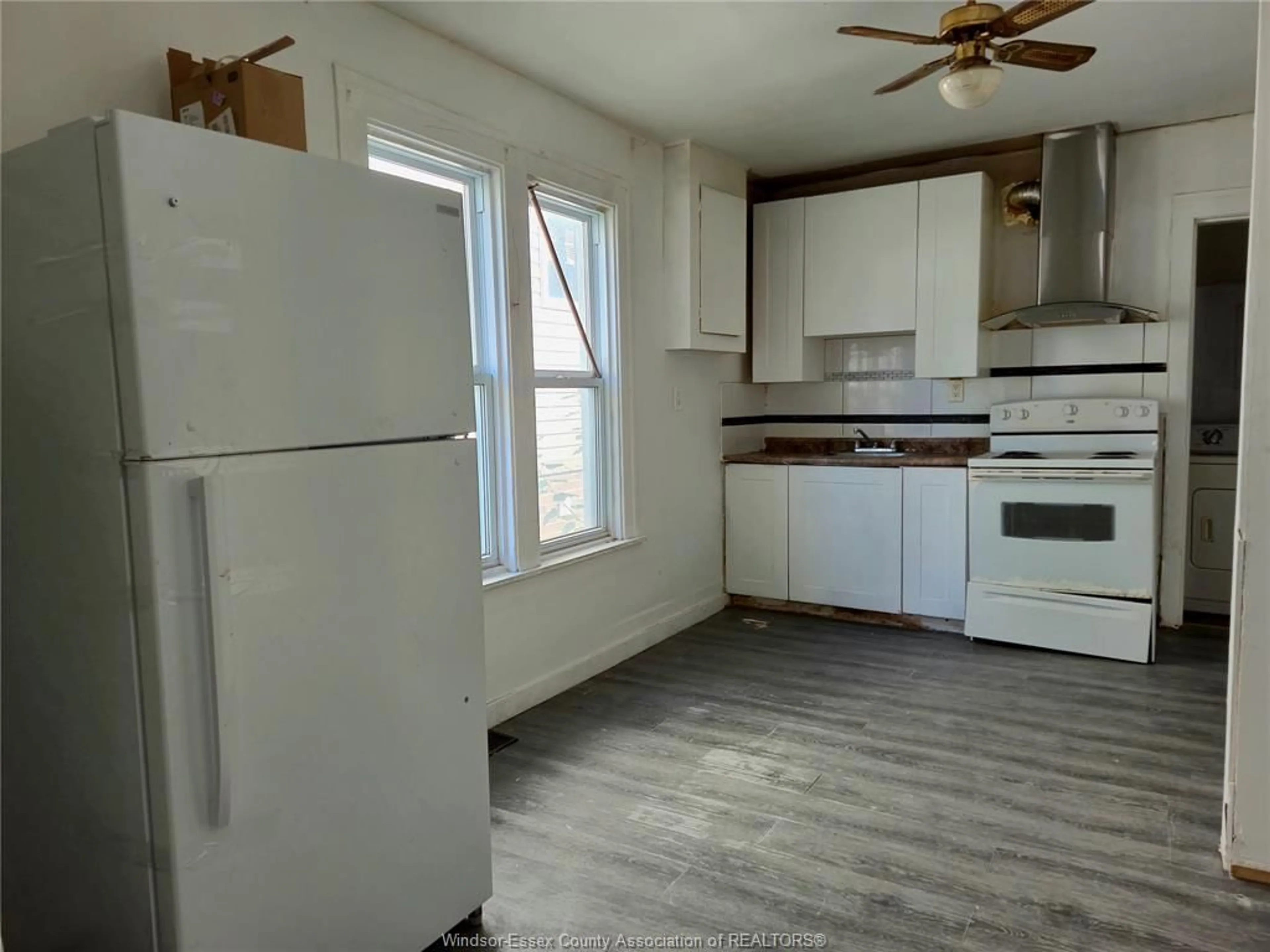 A pic of a room for 486 BRIDGE, Windsor Ontario N9B 2M4