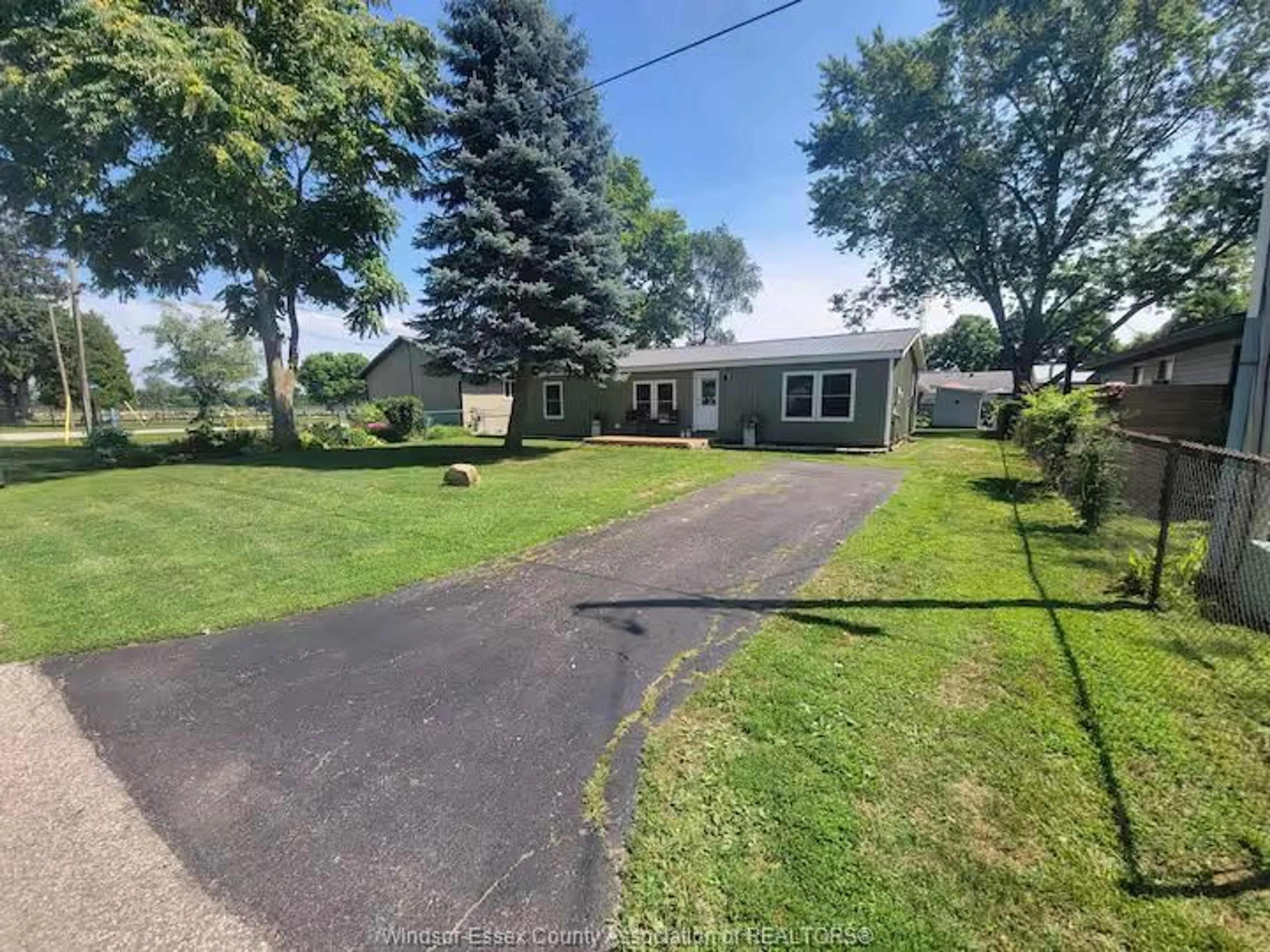 A pic from outside/outdoor area/front of a property/back of a property/a pic from drone, street for 25 DRAPER, Colchester Ontario N0R 1G0