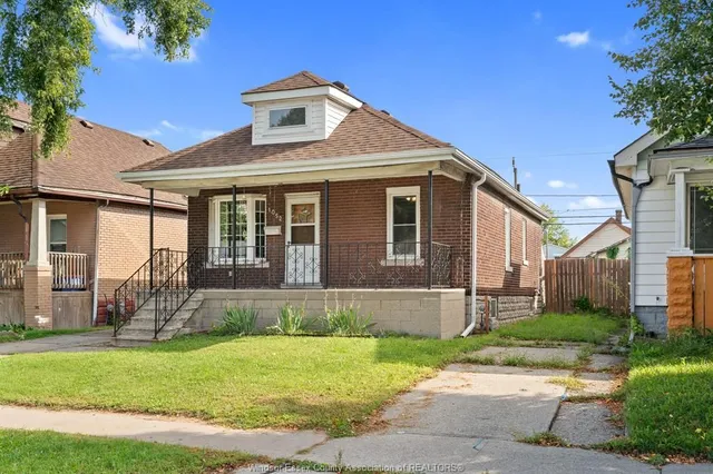 1052 Felix Ave, Windsor 2