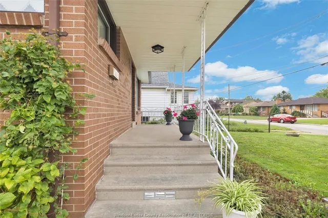 2680 JOS ST. LOUIS, Windsor 4