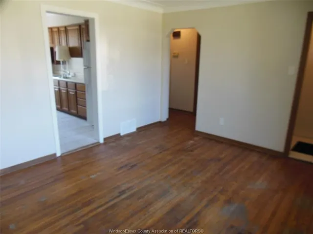 1105 HARRISON, Windsor 5