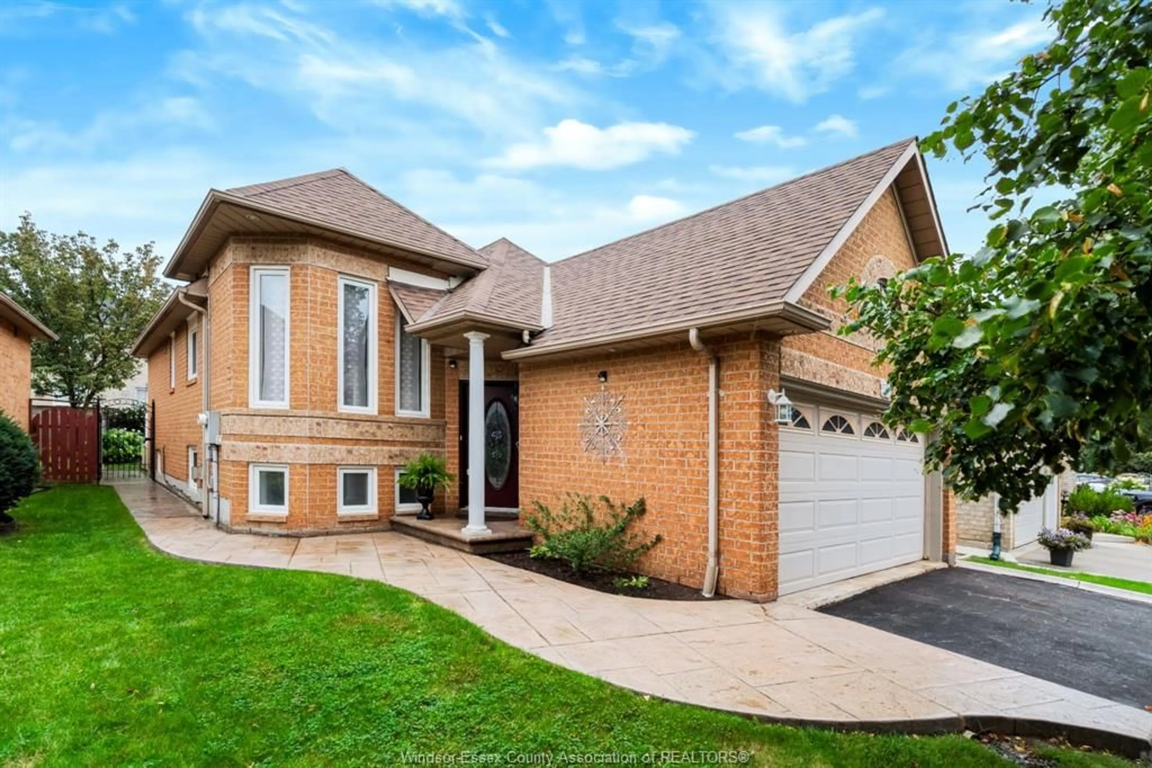 Home with brick exterior material, street for 43 SPRINGVIEW Dr, Brampton Ontario L6X 4M3