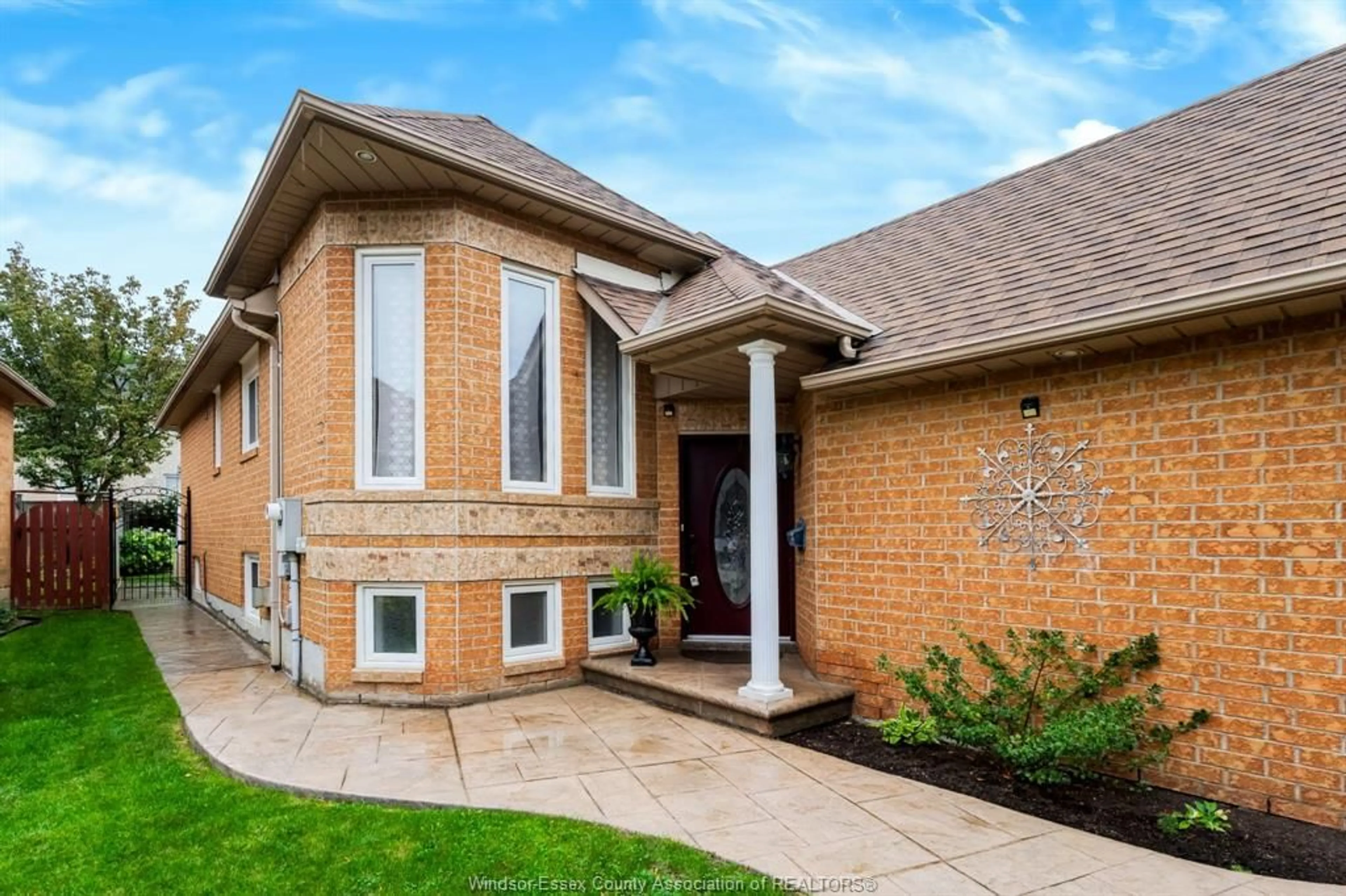 Home with brick exterior material, street for 43 SPRINGVIEW Dr, Brampton Ontario L6X 4M3