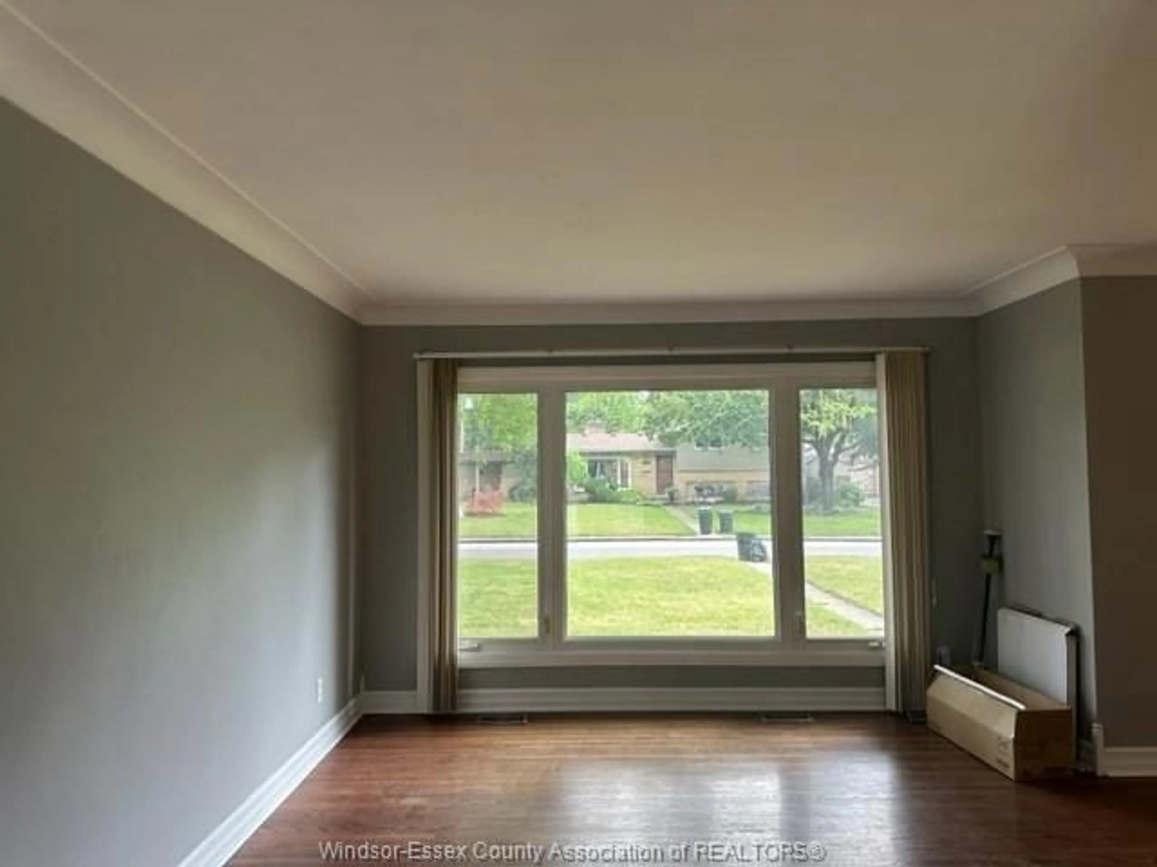 A pic of a room for 3505 ASKIN, Windsor Ontario N9E 3K1