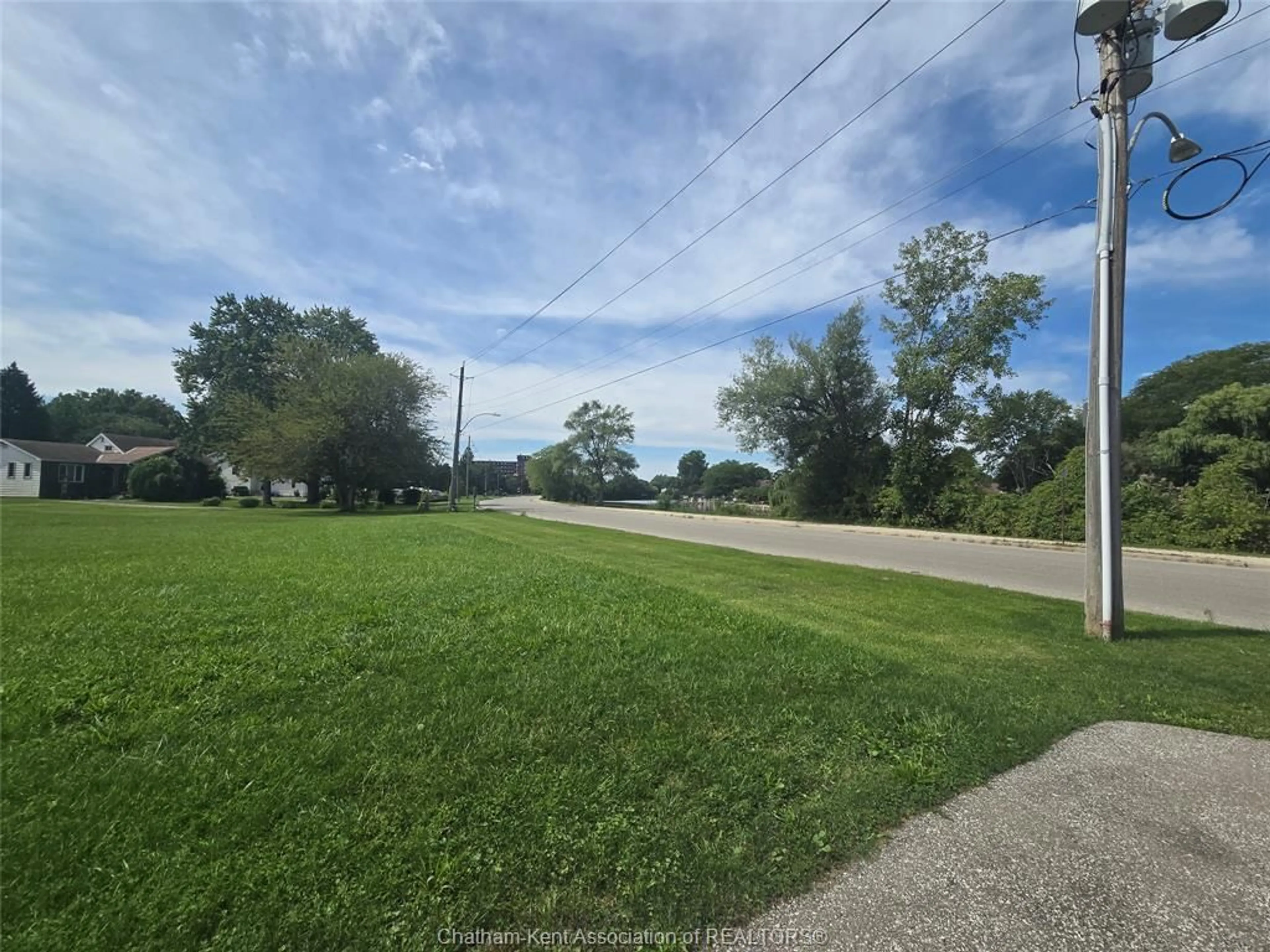 A pic from outside/outdoor area/front of a property/back of a property/a pic from drone, water/lake/river/ocean view for 842 Wallace St, Wallaceburg Ontario N8A 4L3