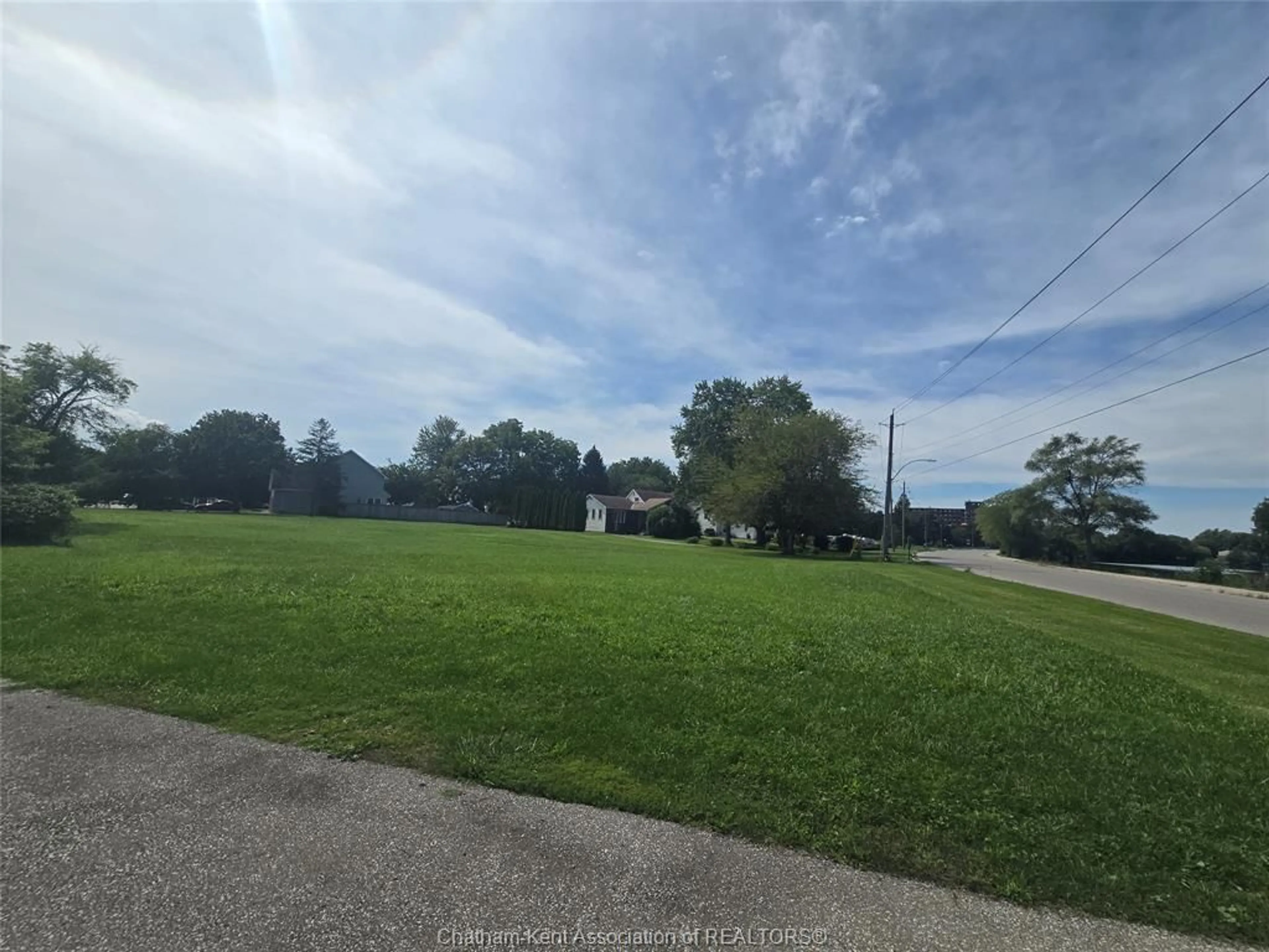 A pic from outside/outdoor area/front of a property/back of a property/a pic from drone, water/lake/river/ocean view for 842 Wallace St, Wallaceburg Ontario N8A 4L3