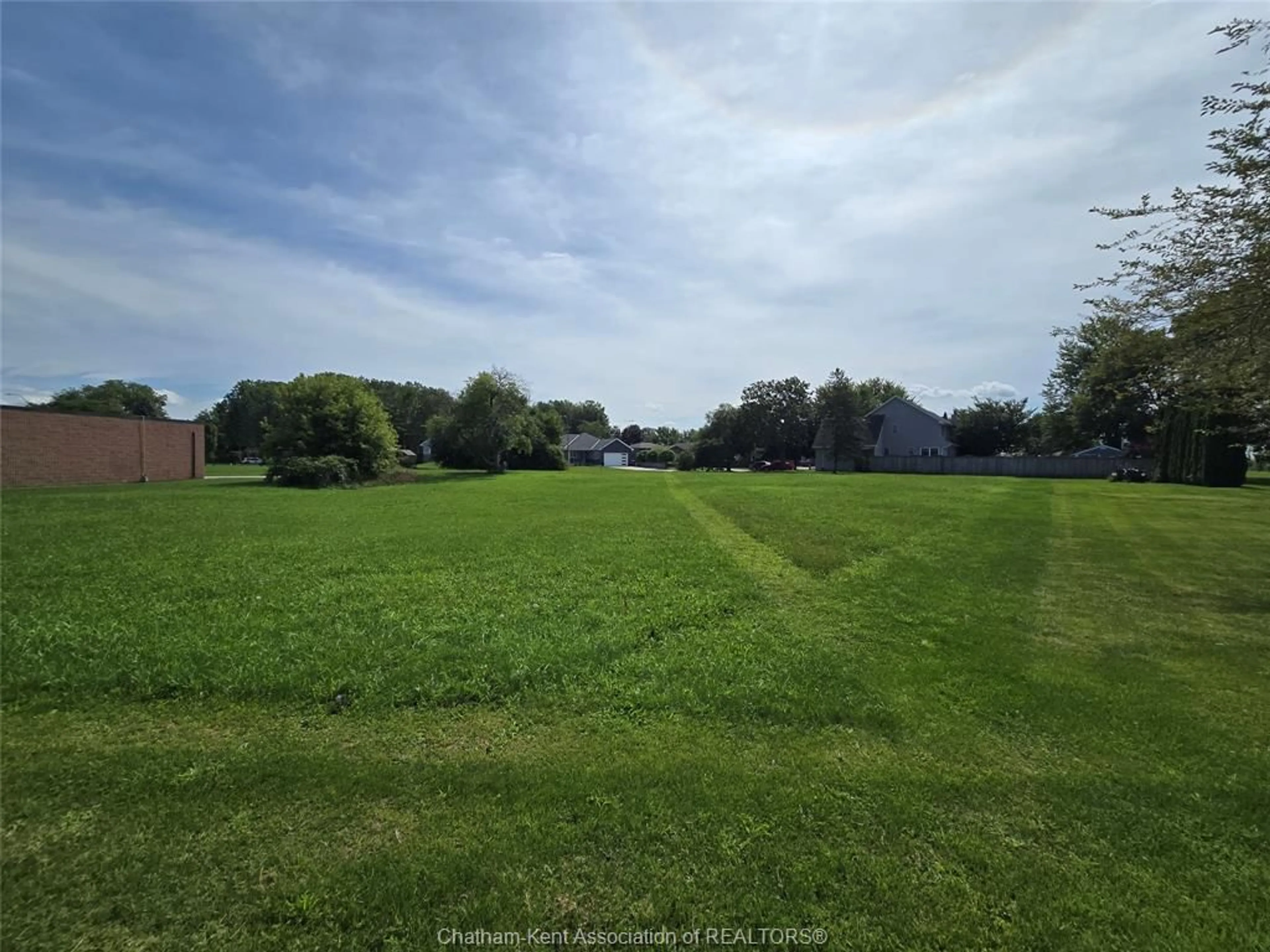 A pic from outside/outdoor area/front of a property/back of a property/a pic from drone, water/lake/river/ocean view for 842 Wallace St, Wallaceburg Ontario N8A 4L3
