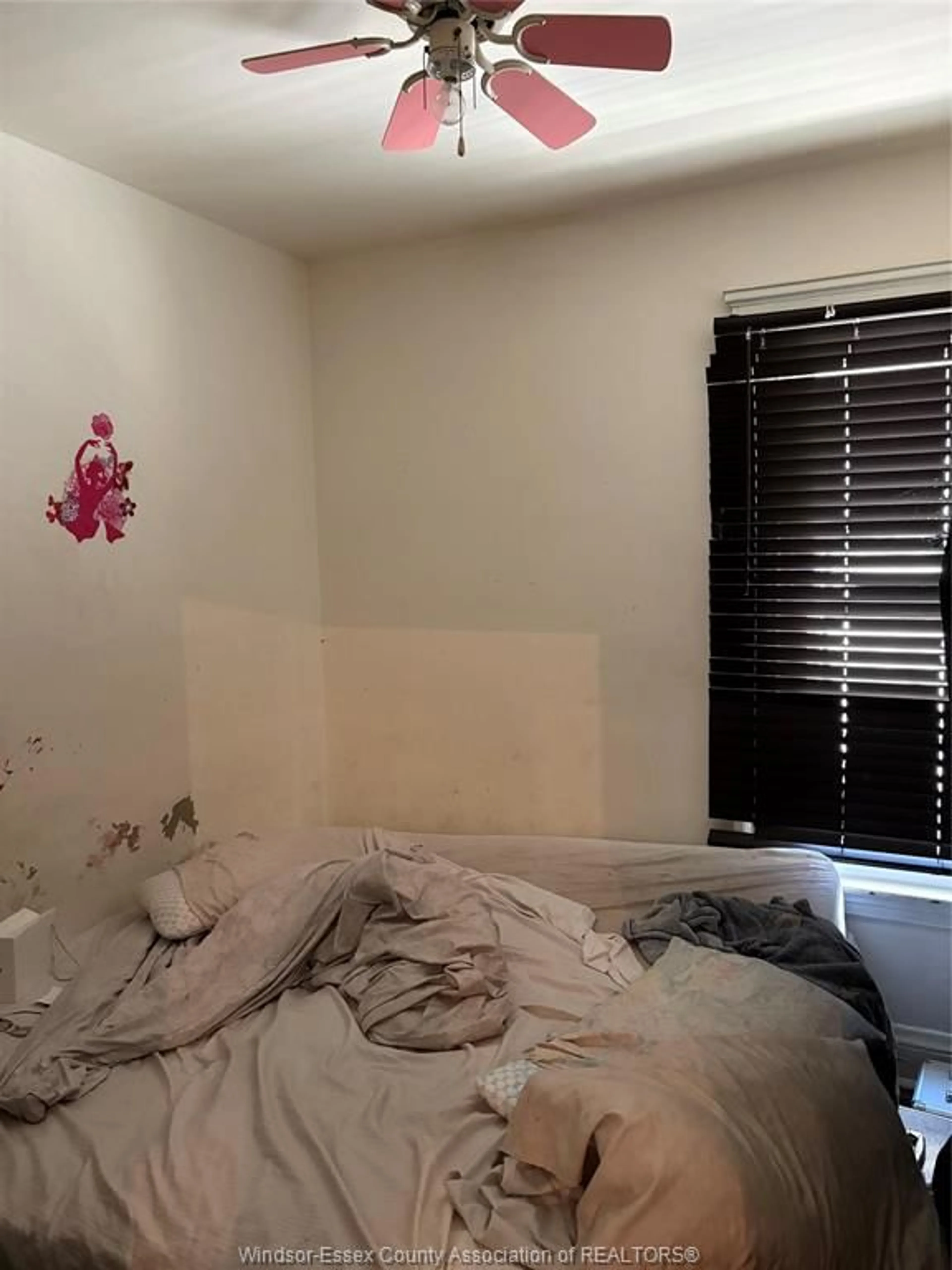 A pic of a room for 559 GROVE, Windsor Ontario N9A 6G5