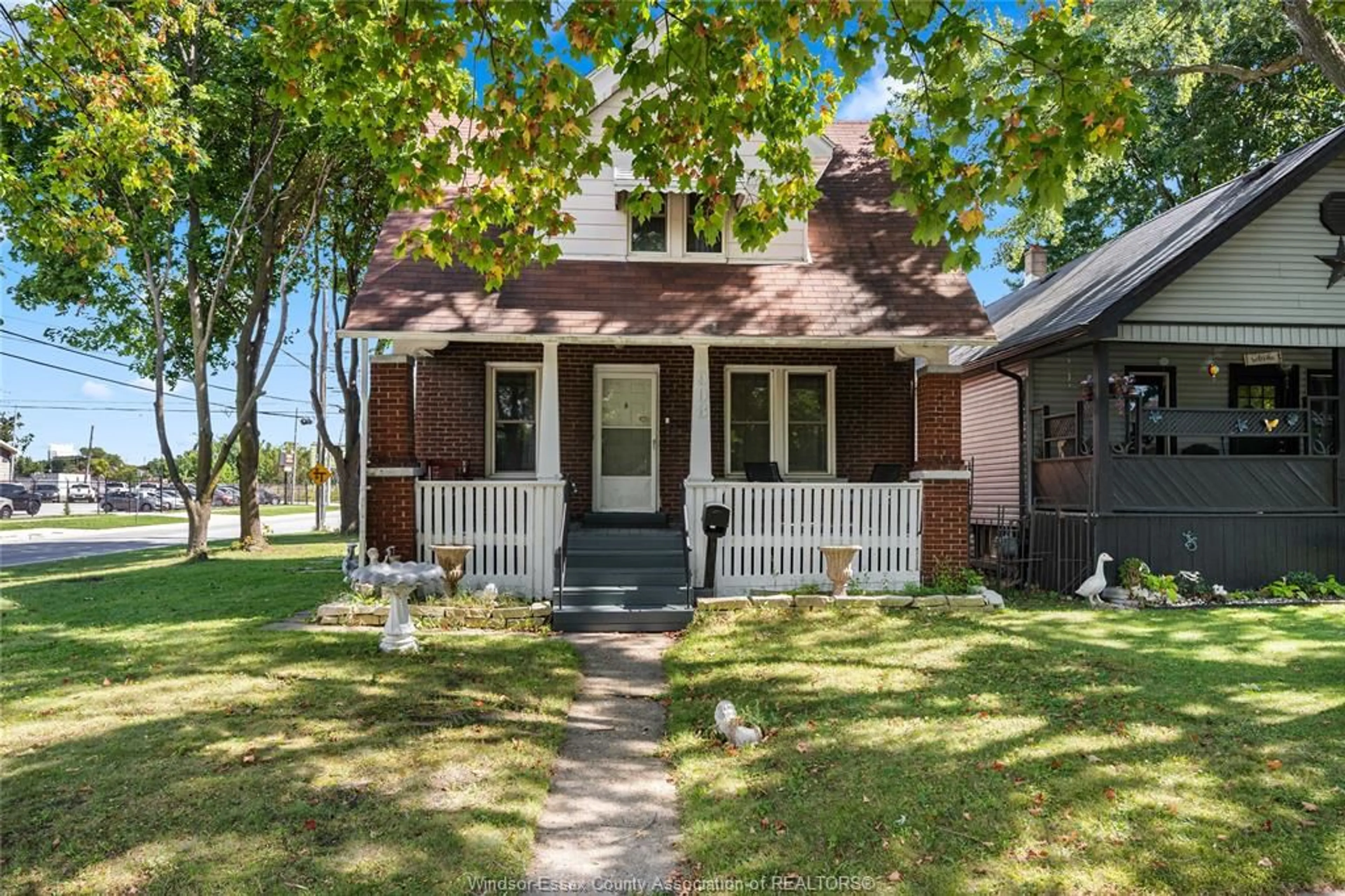 Unknown for 908 OAK St, Windsor Ontario N9A 5G2