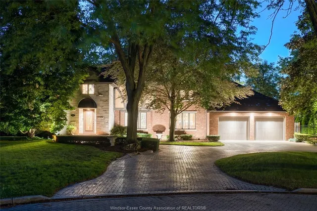 512 Bedford Crt, Windsor 2