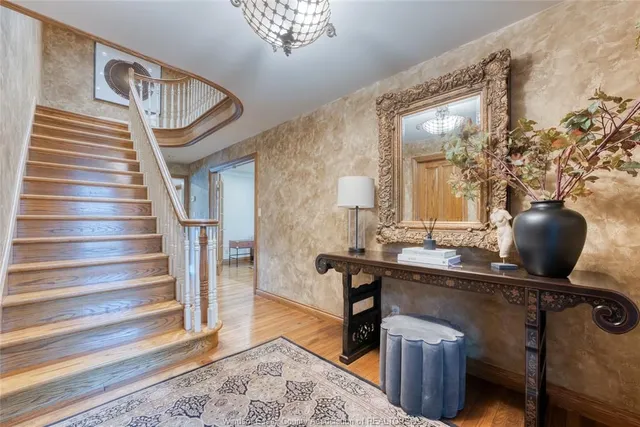 512 Bedford Crt, Windsor 3