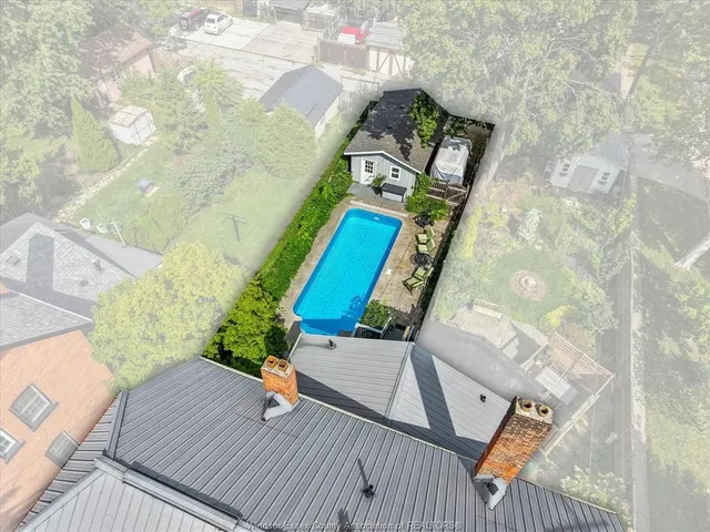 786 Monmouth, Windsor 5