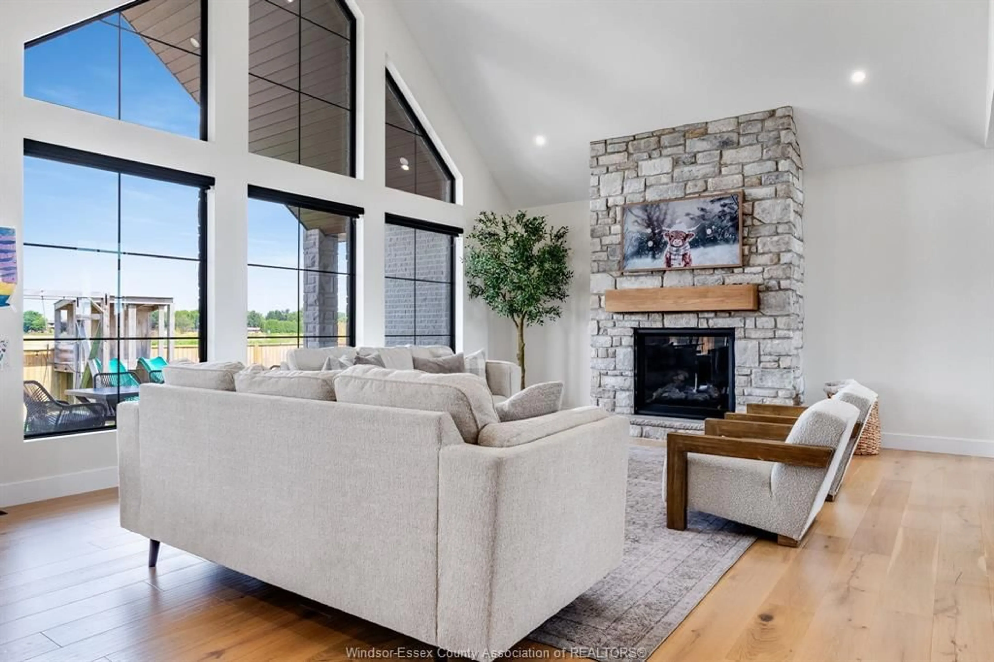 Living room with furniture, unknown for 3 SUNNINGDALE Dr, Leamington Ontario N8H 0C5