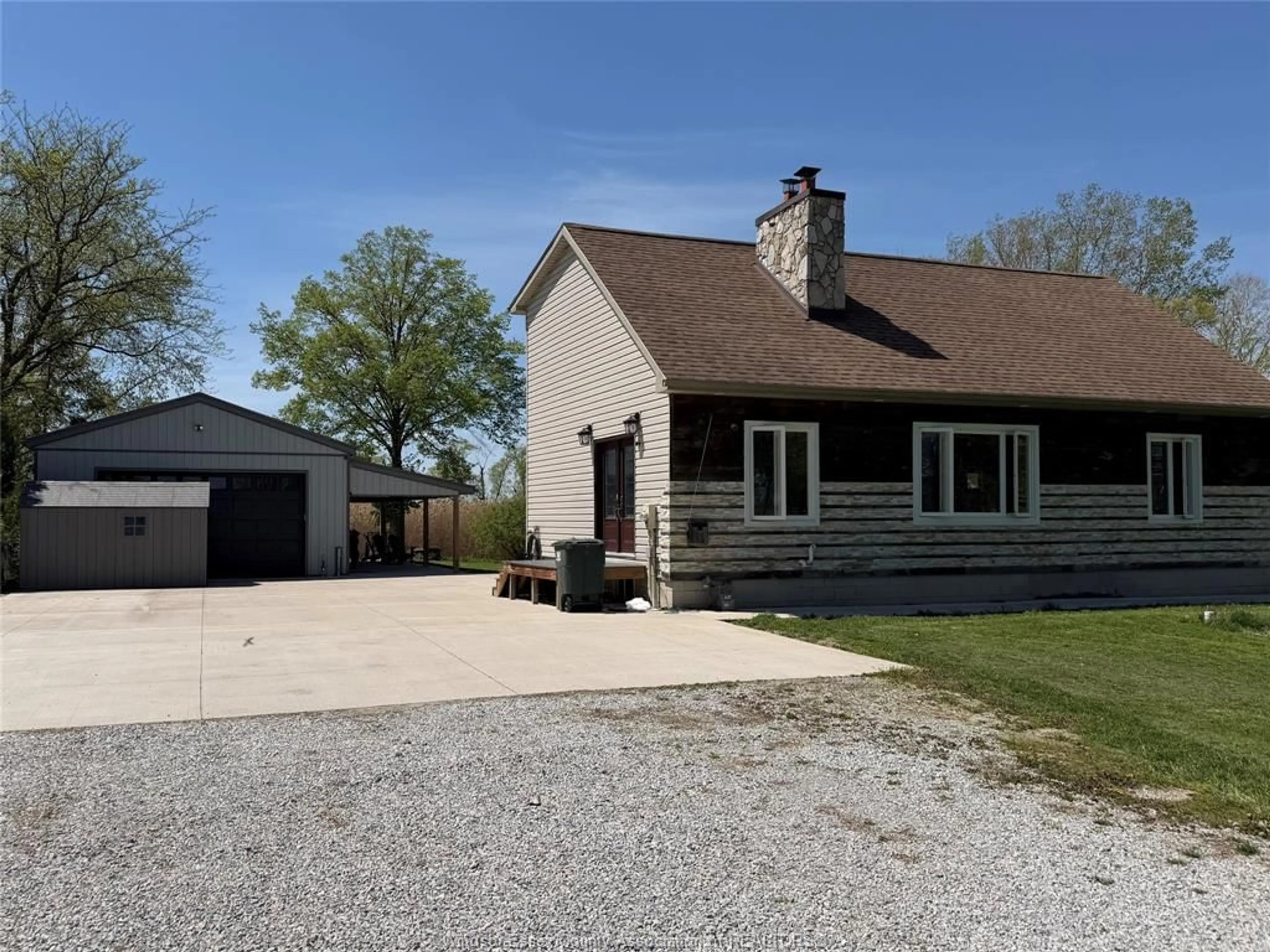Home with vinyl exterior material, street for 2040 FRONT Rd, Amherstburg Ontario N9V 3R3