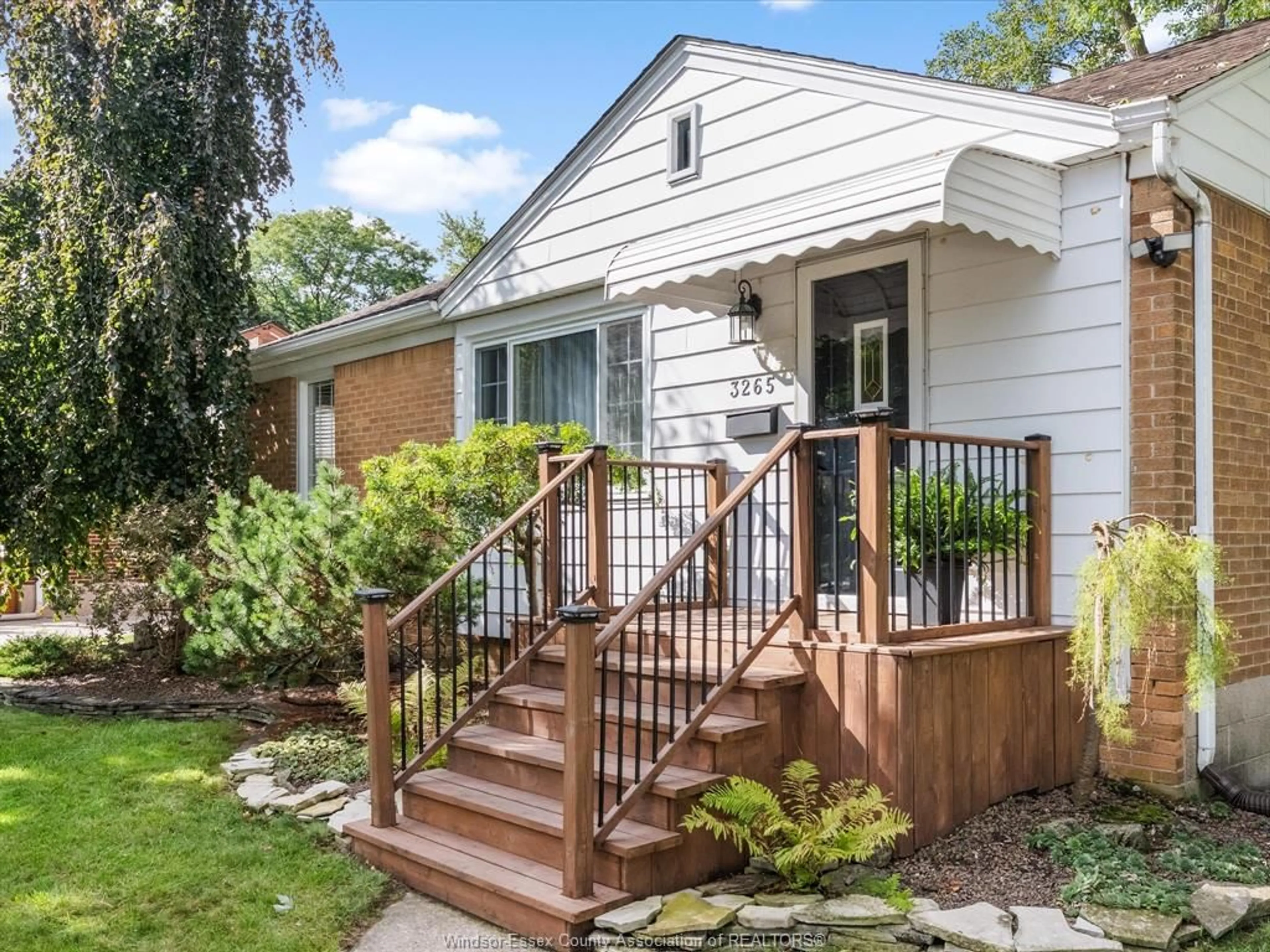 Home with vinyl exterior material, street for 3265 Longfellow Ave, Windsor Ontario N9E 2L7