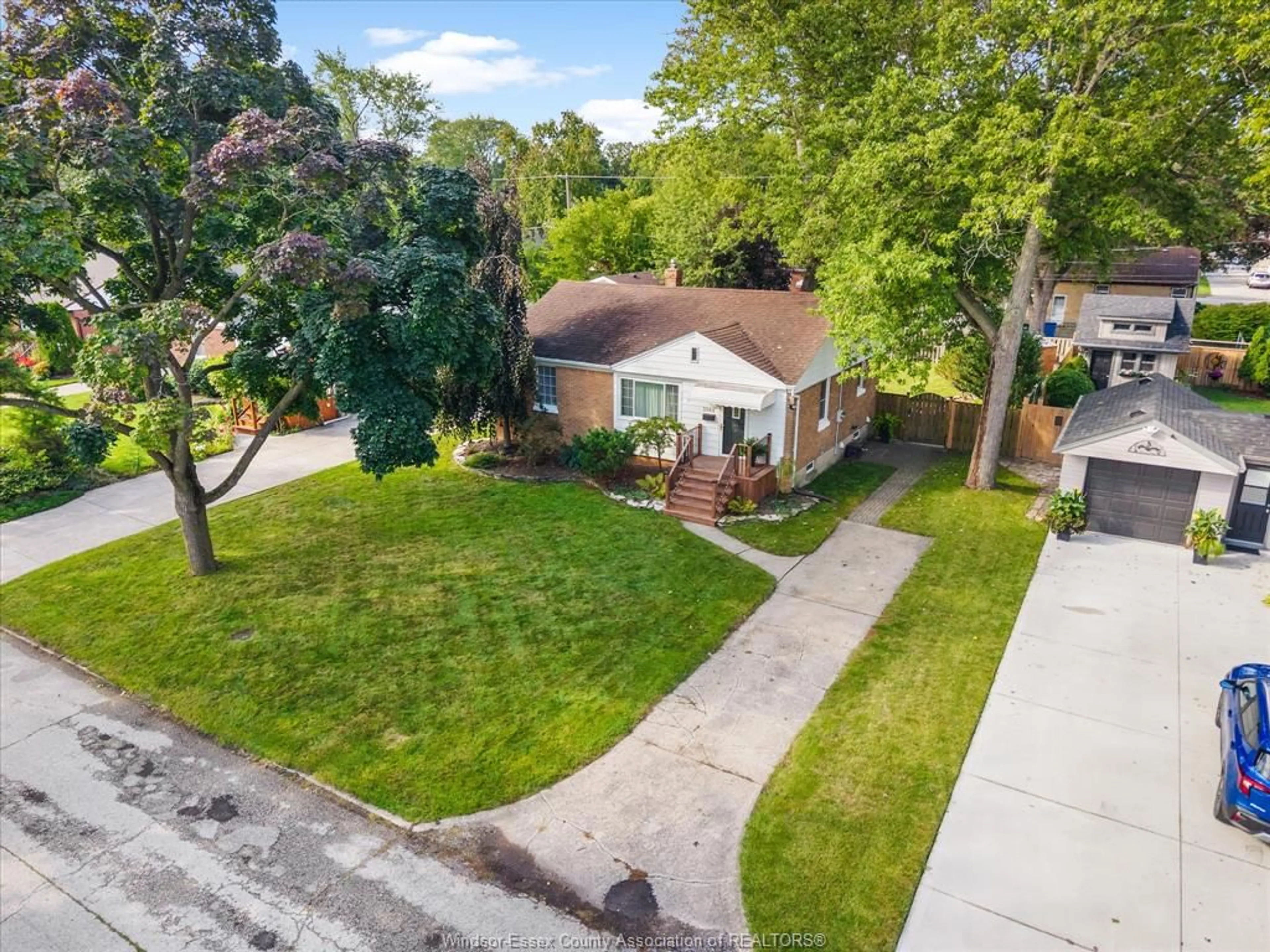 A pic from outside/outdoor area/front of a property/back of a property/a pic from drone, street for 3265 Longfellow Ave, Windsor Ontario N9E 2L7