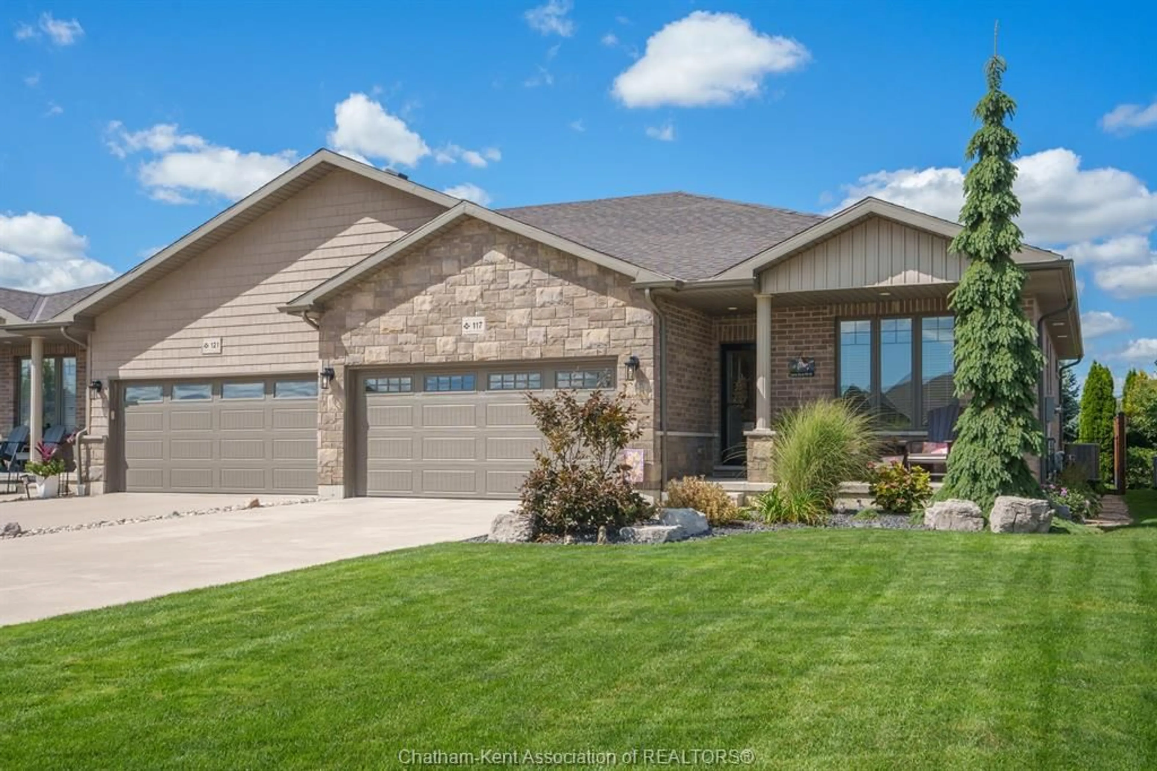 Home with brick exterior material, street for 117 COTTAGE Pl, Chatham Ontario N7L 0B7