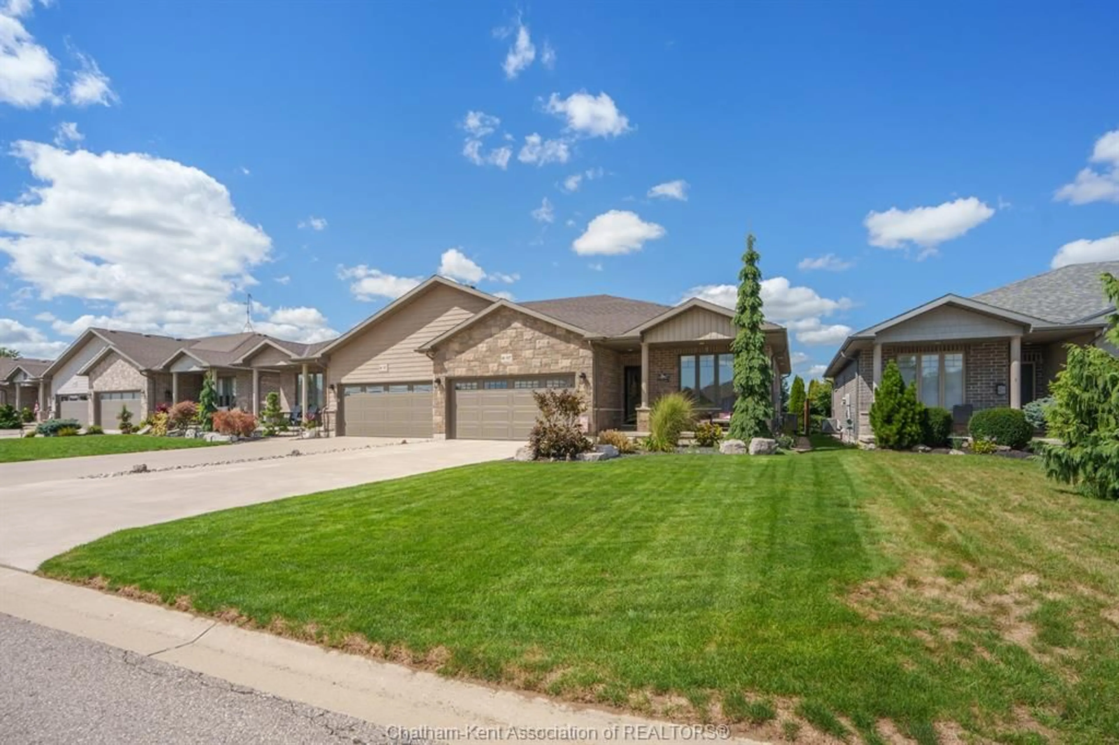Home with brick exterior material, street for 117 COTTAGE Pl, Chatham Ontario N7L 0B7