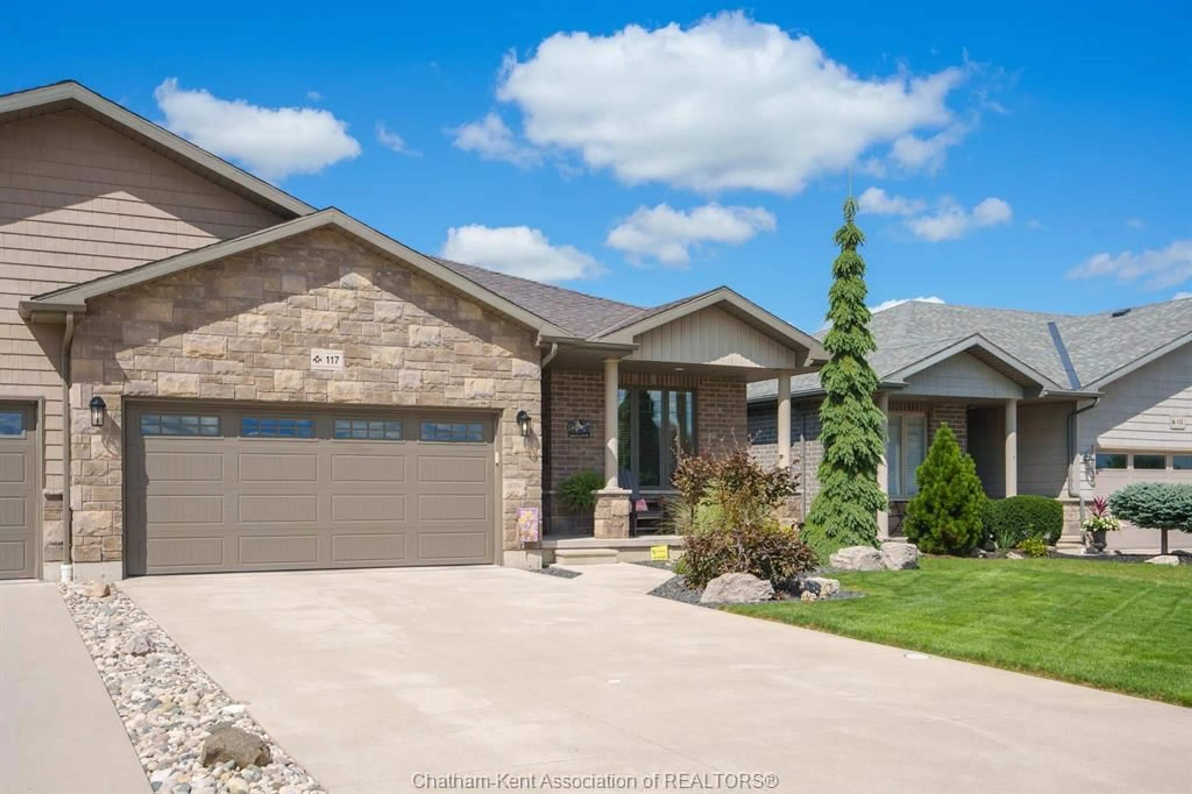 Home with brick exterior material, street for 117 COTTAGE Pl, Chatham Ontario N7L 0B7