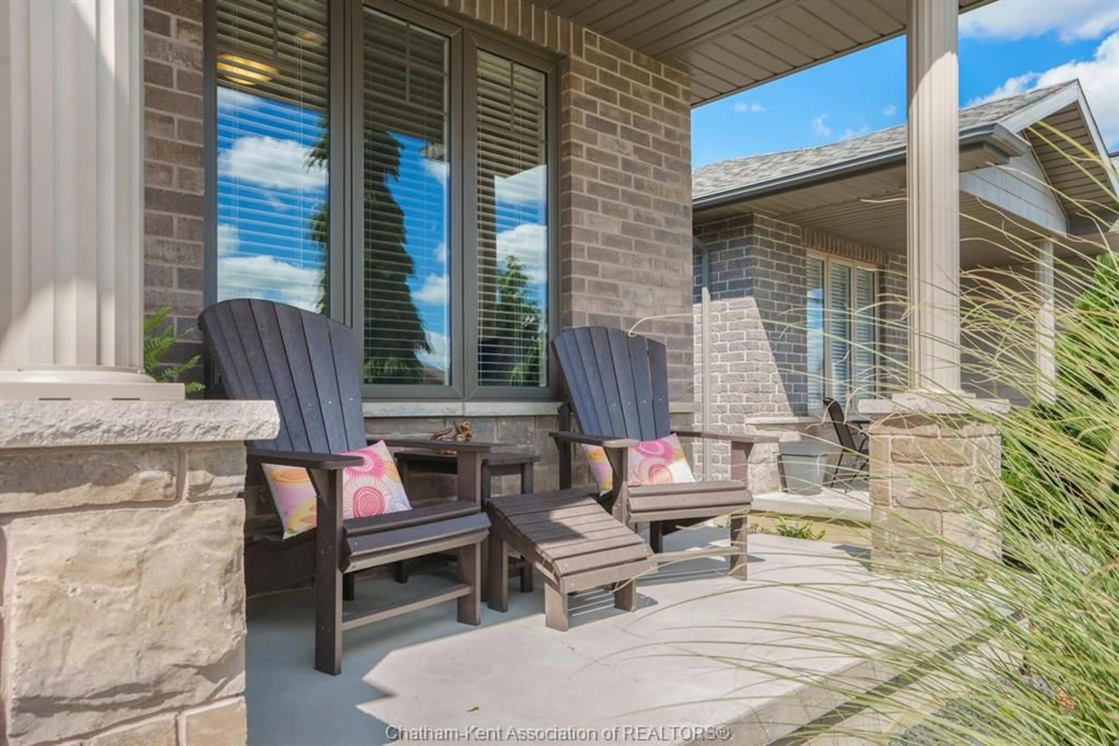 Patio, street for 117 COTTAGE Pl, Chatham Ontario N7L 0B7