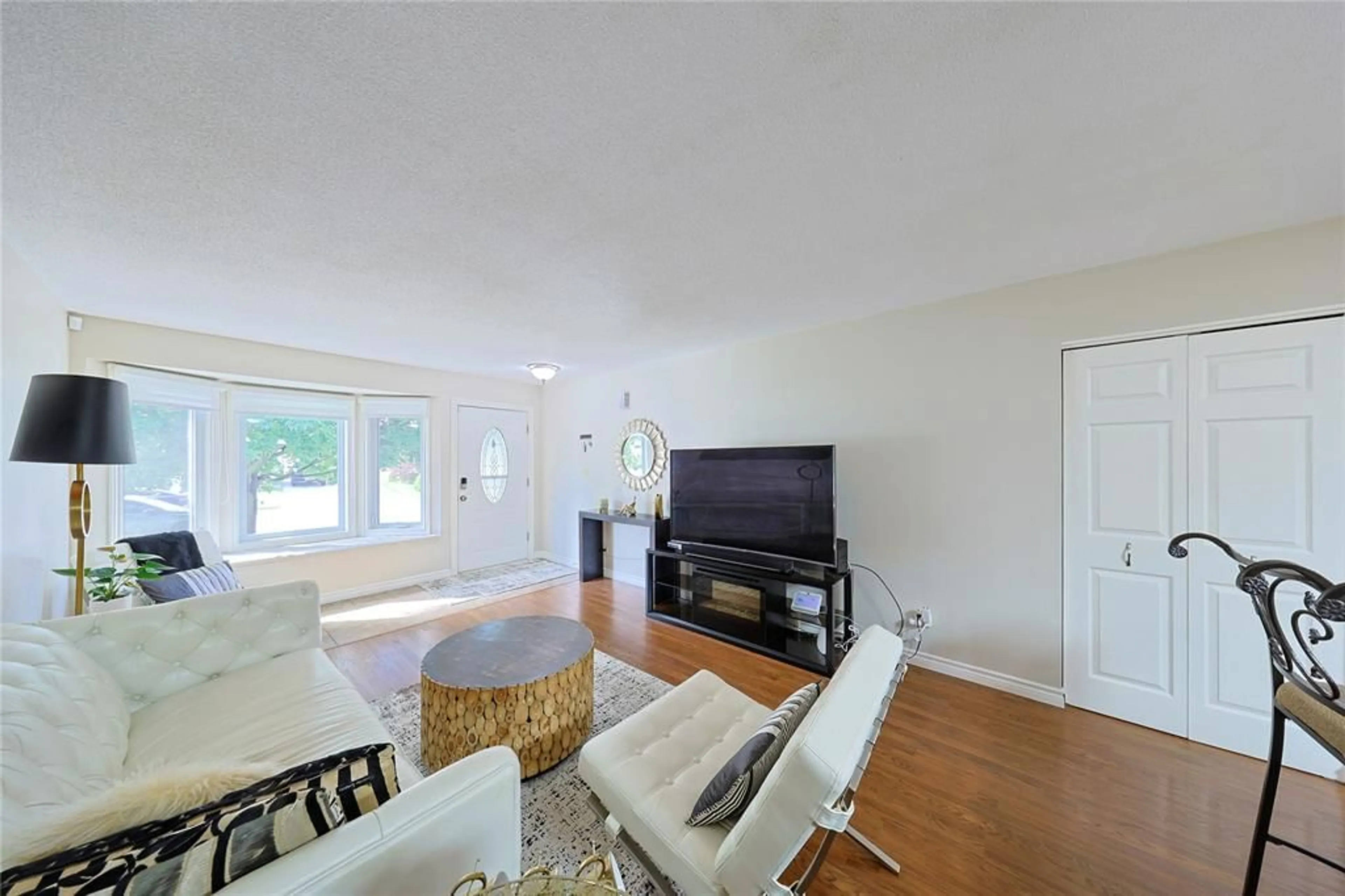 Living room with furniture, unknown for 1234 Thistledown Ave, Sarnia Ontario N7S 5A9