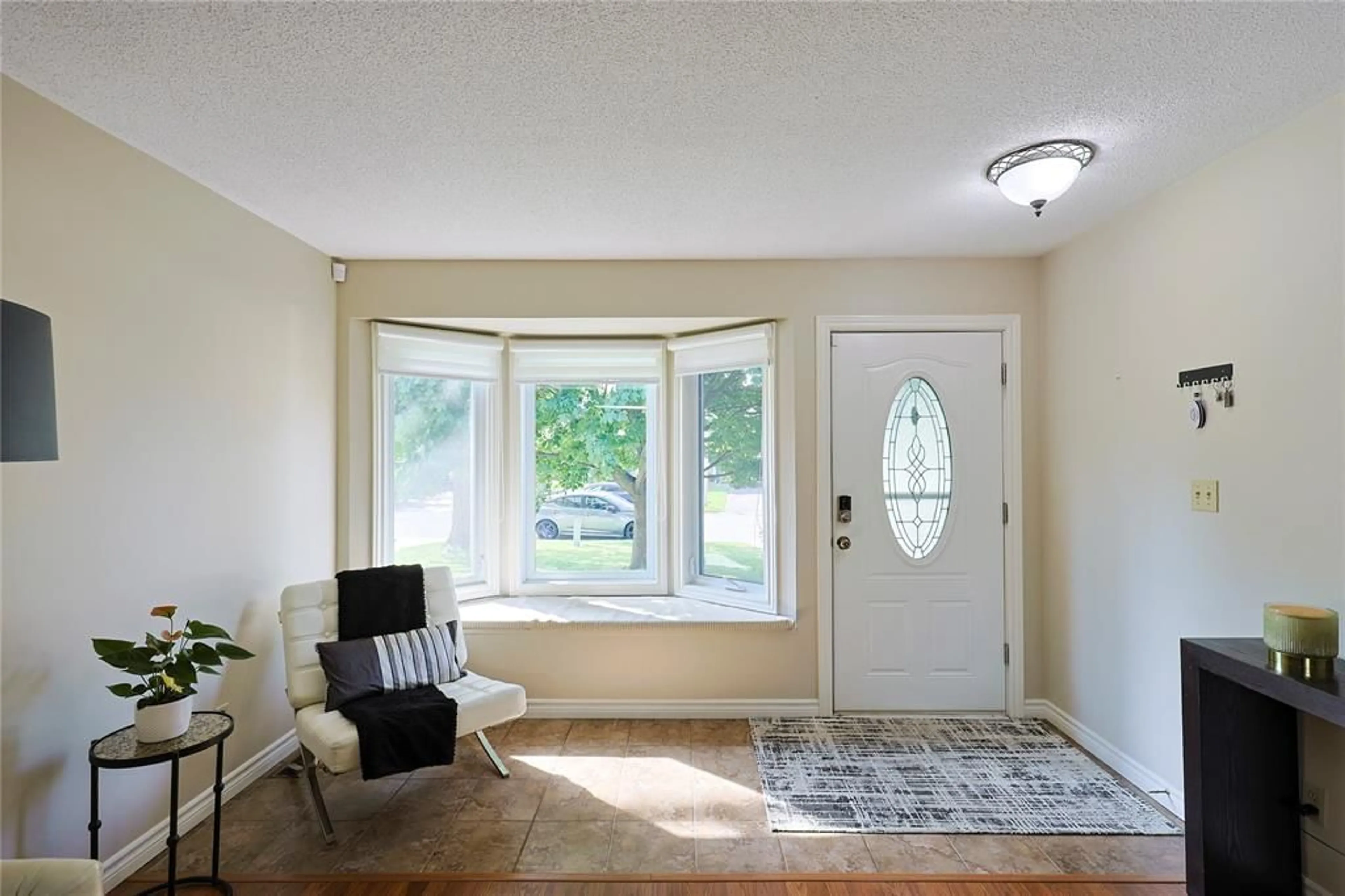 Indoor entryway for 1234 Thistledown Ave, Sarnia Ontario N7S 5A9