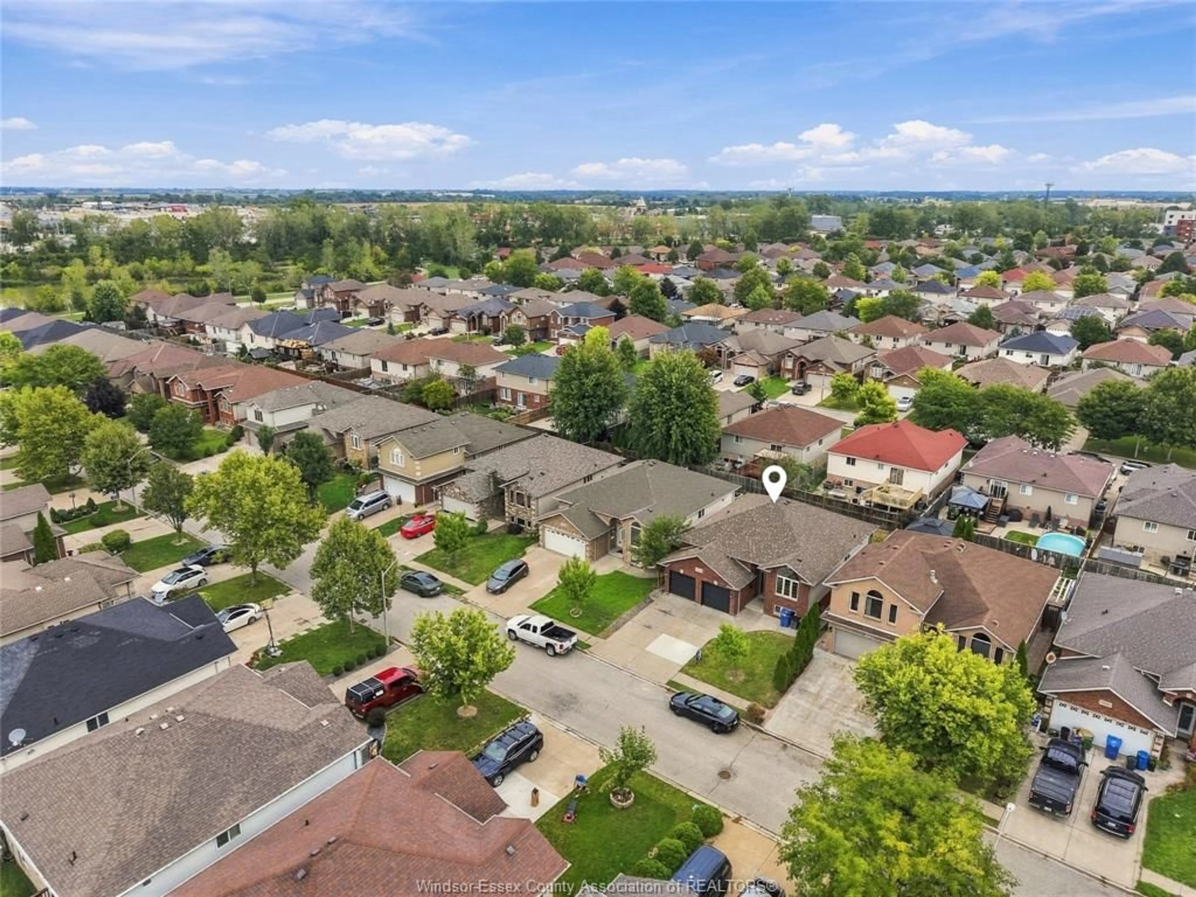A pic from outside/outdoor area/front of a property/back of a property/a pic from drone, street for 4610 BRUNSWICK Ave, Windsor Ontario N9G 3G7