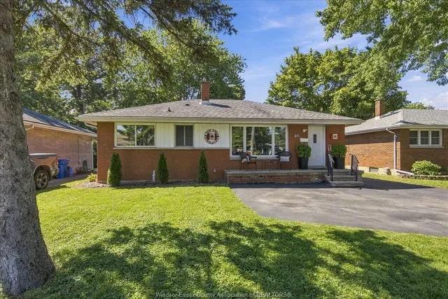 1035 RIVERDALE, Windsor 3