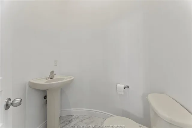 144 MECONI Crt, Lakeshore 5