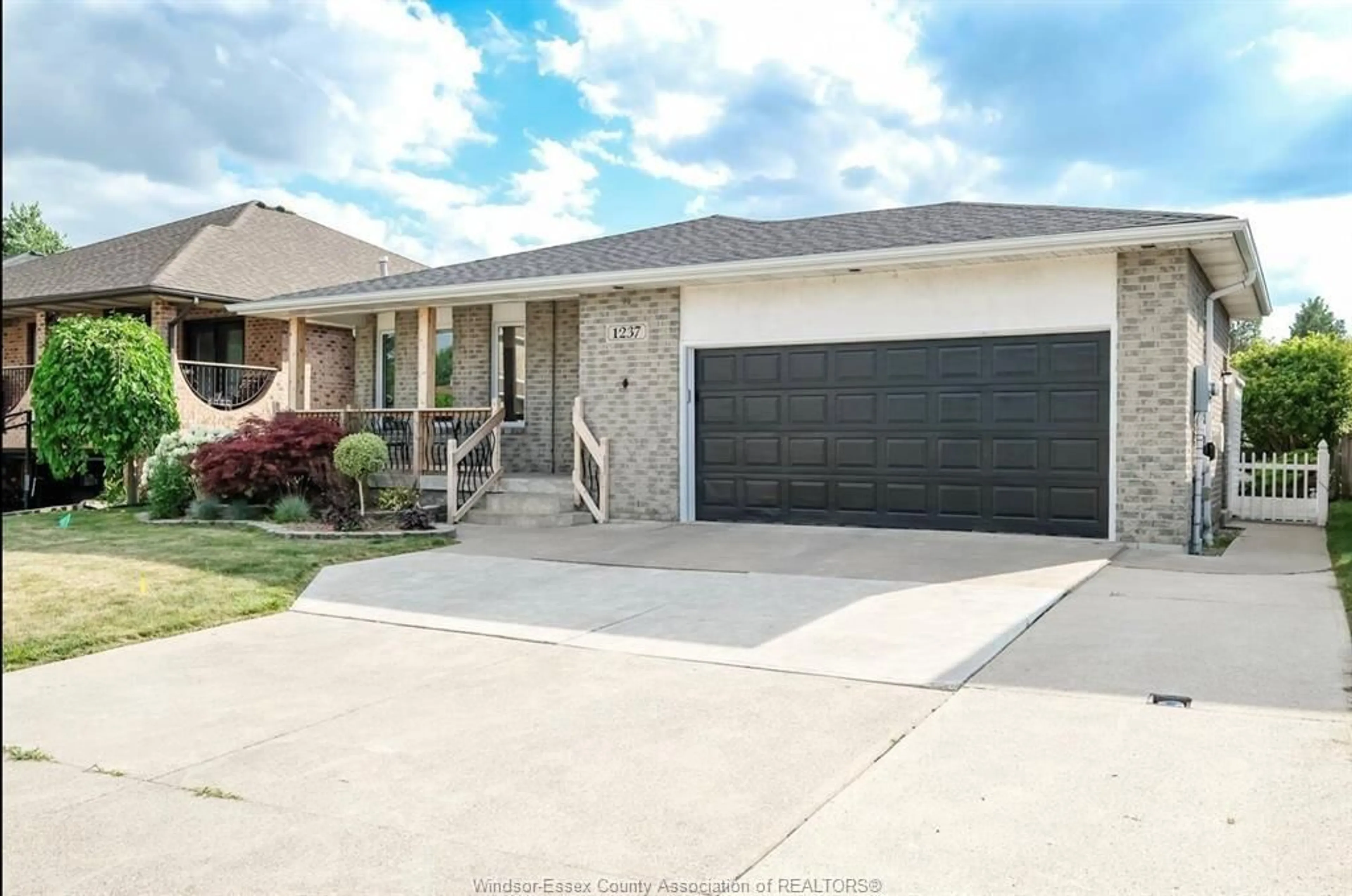 Home with vinyl exterior material, street for 1237 KENWICK Way, LaSalle Ontario N9H 2G6