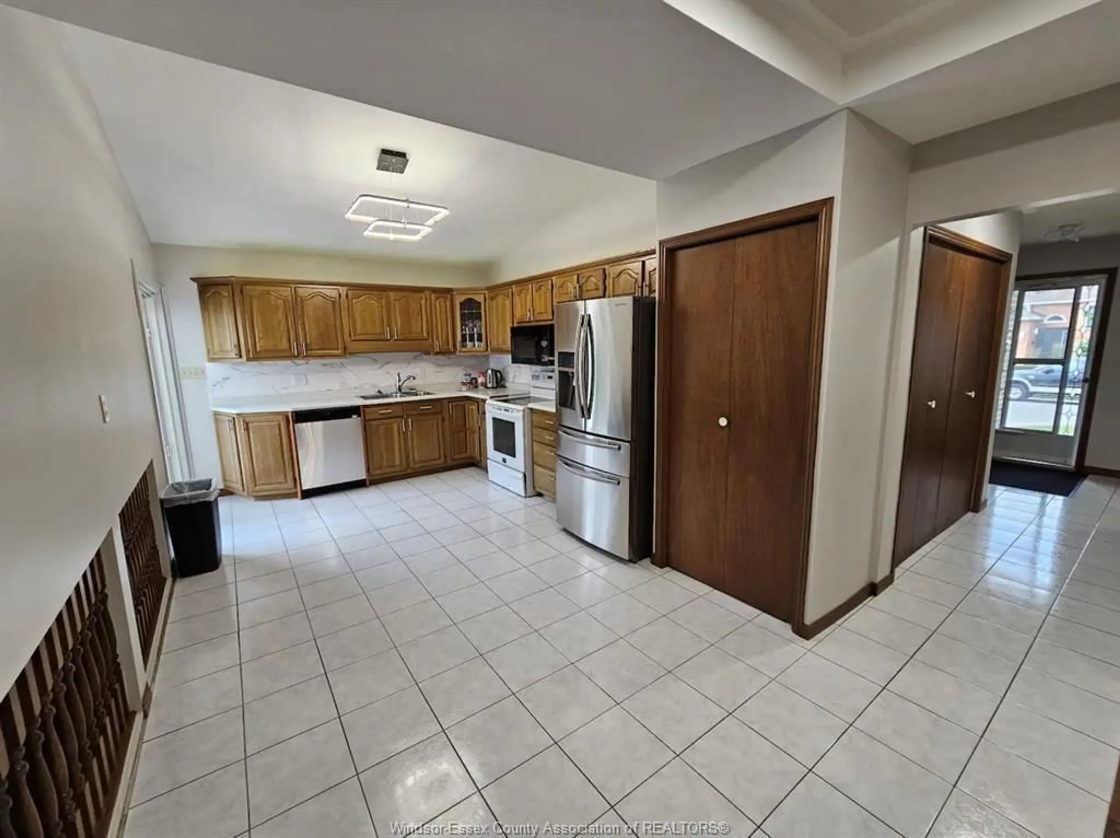 Unknown for 1237 KENWICK Way, LaSalle Ontario N9H 2G6