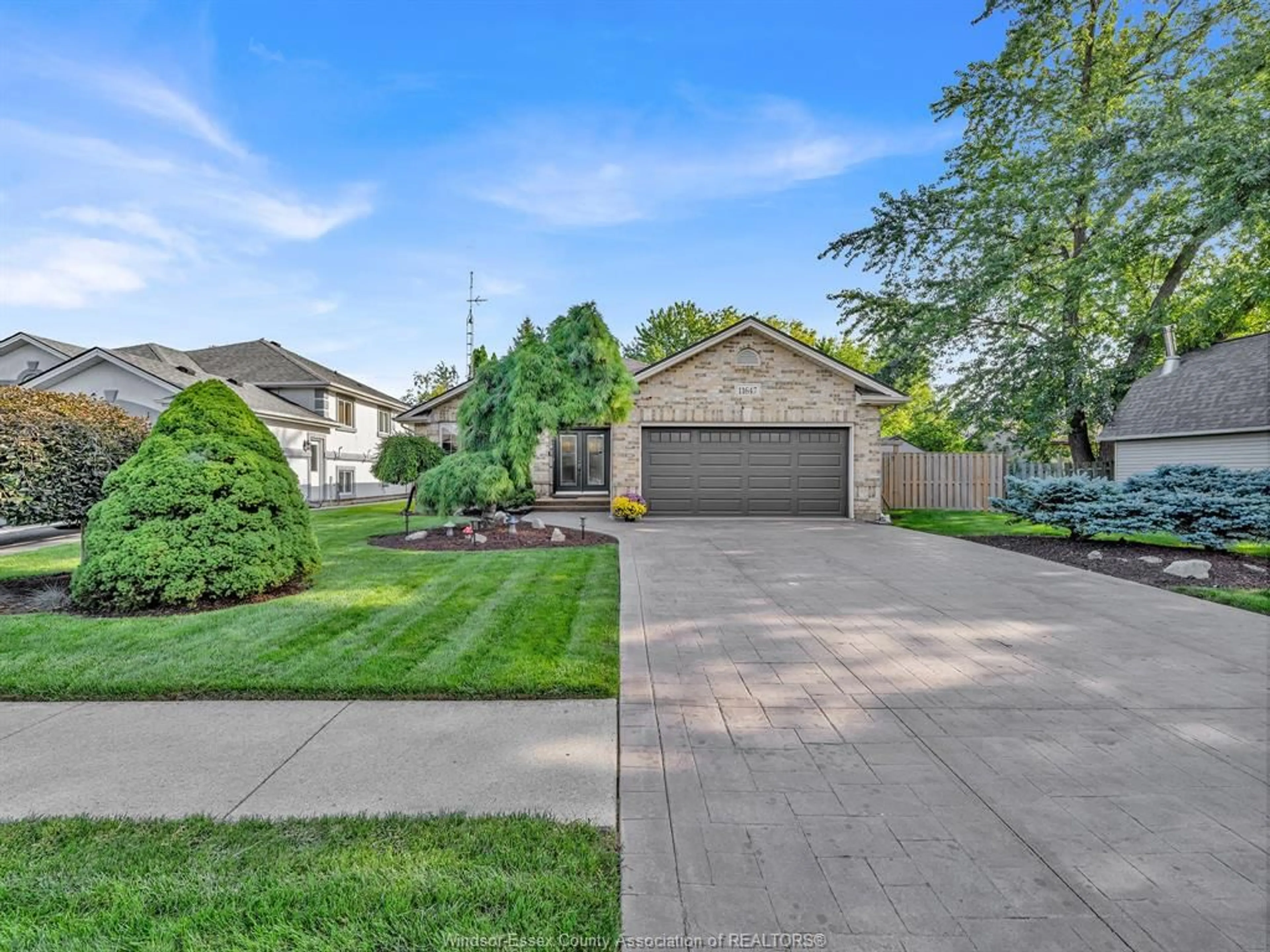 A pic from outside/outdoor area/front of a property/back of a property/a pic from drone, street for 11647 DILLON, Windsor Ontario N8P 1L3