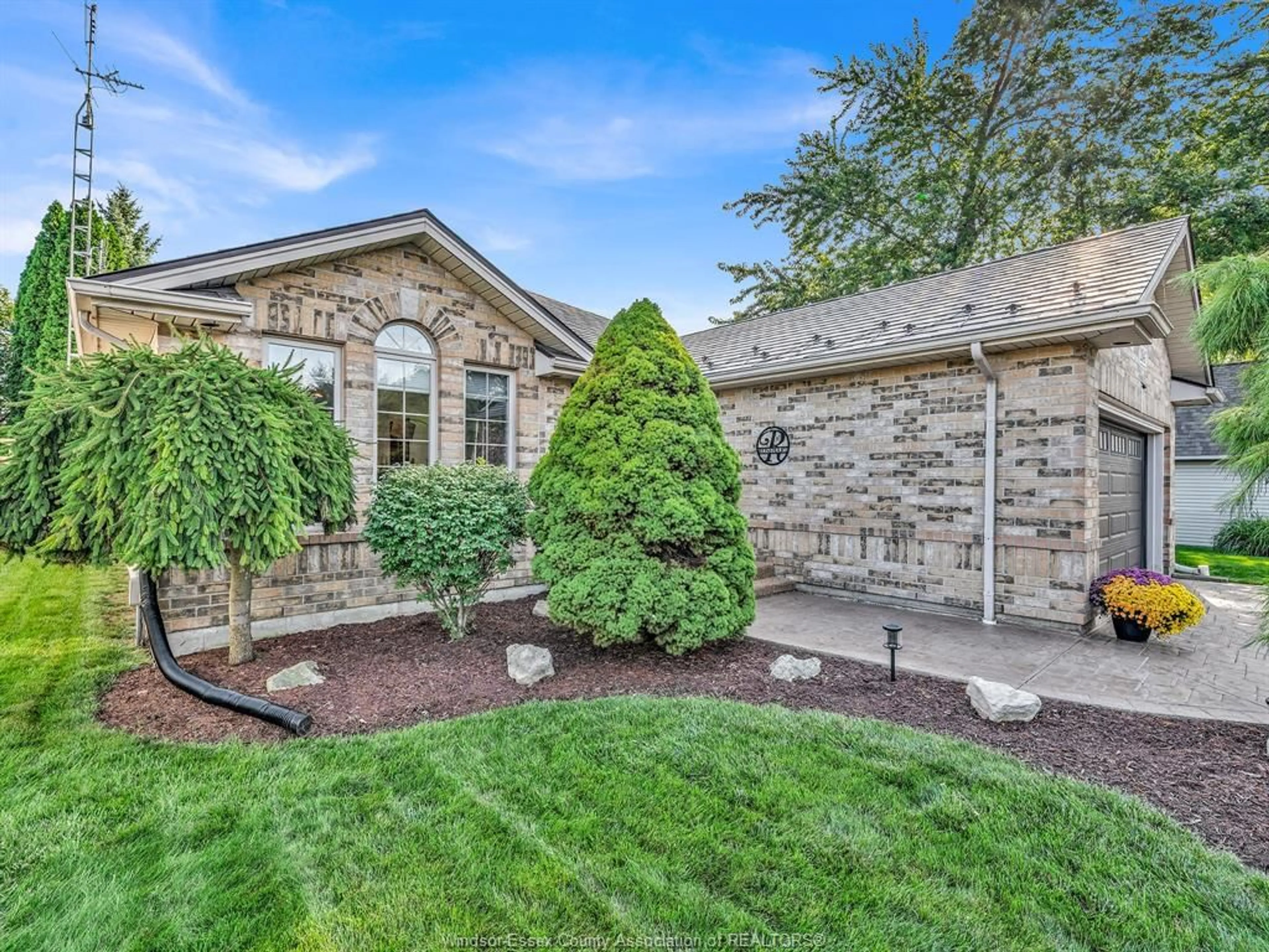 Home with brick exterior material, unknown for 11647 DILLON, Windsor Ontario N8P 1L3