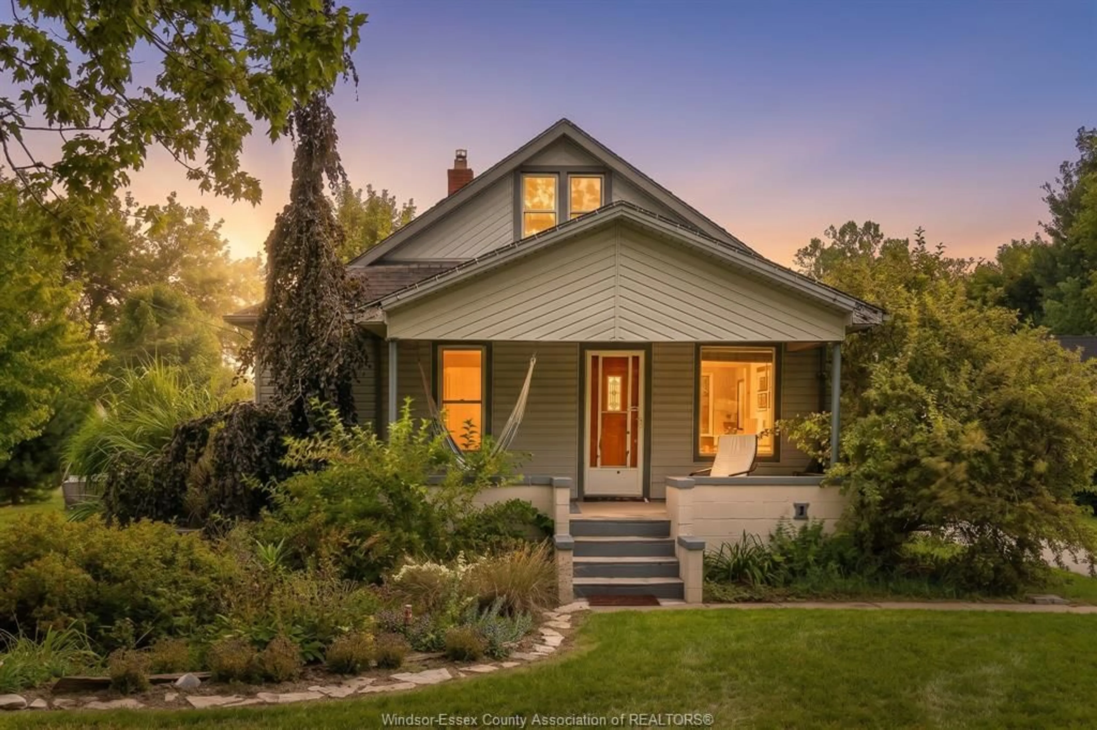 Home with vinyl exterior material, street for 136 MERSEA ROAD 5, Leamington Ontario N8H 3V5