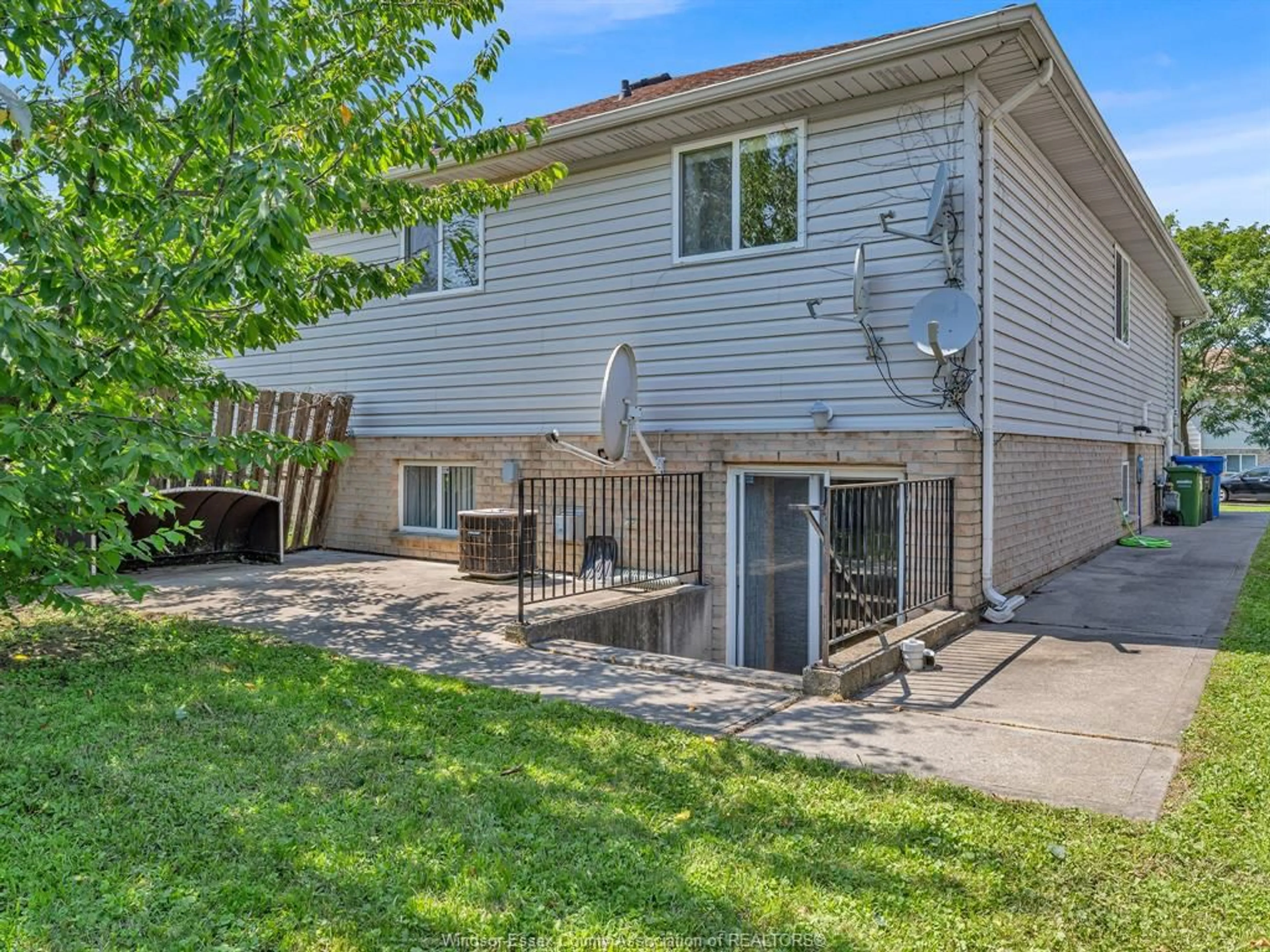 Patio, street for 1455 DOBRICH St, Windsor Ontario N9B 3W6