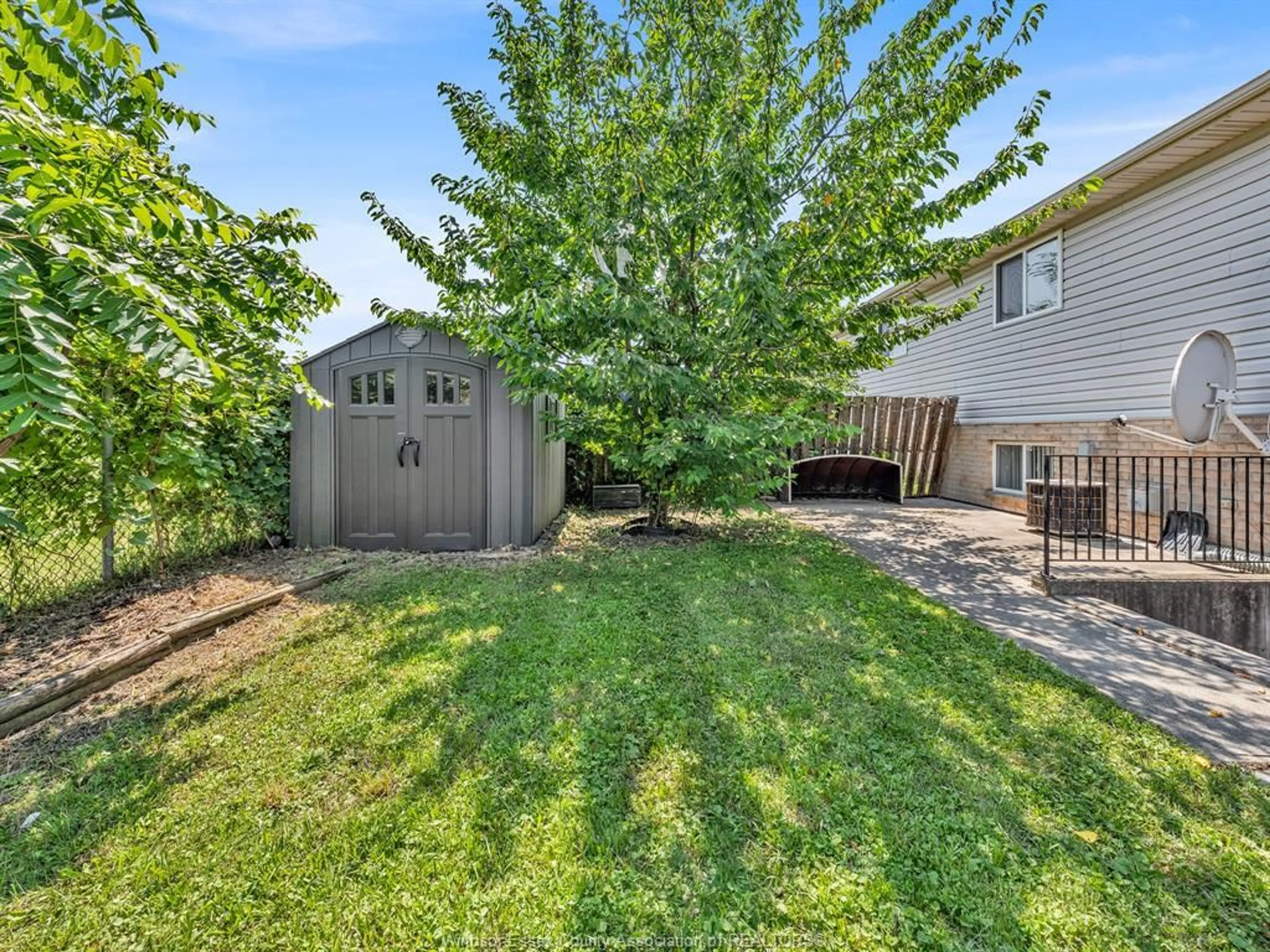 Shed for 1455 DOBRICH St, Windsor Ontario N9B 3W6