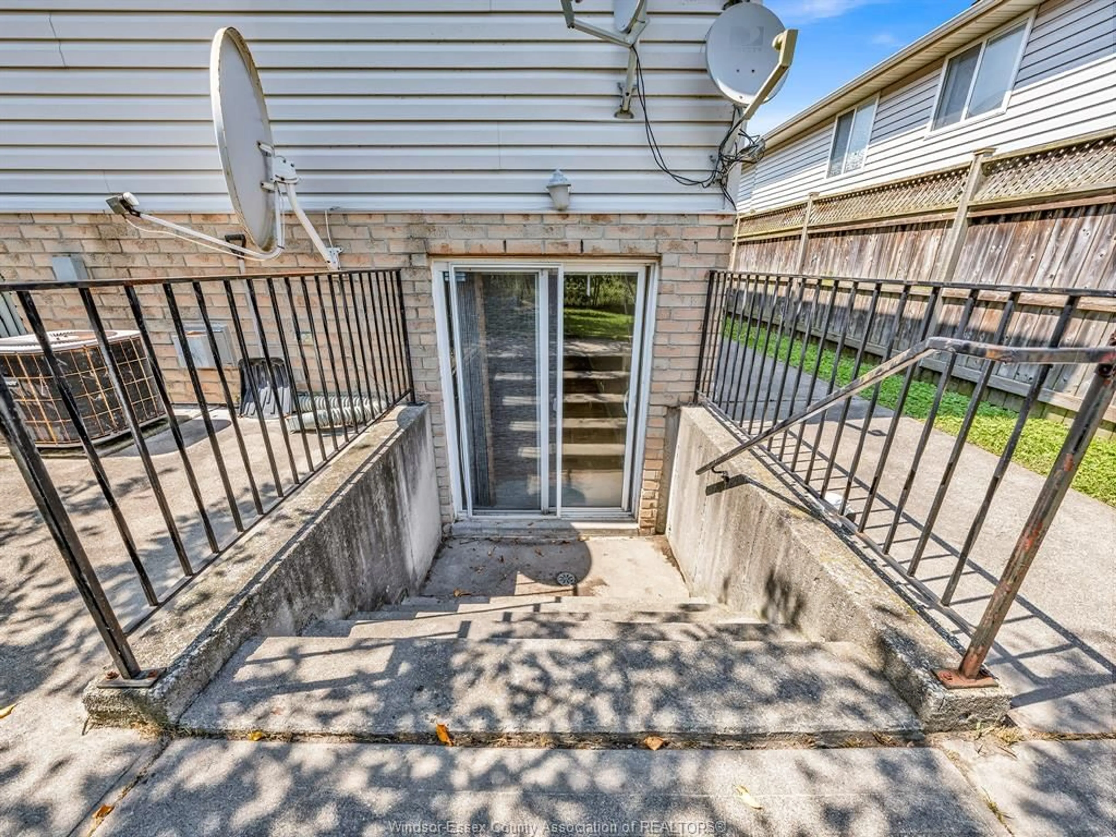 Unknown for 1455 DOBRICH St, Windsor Ontario N9B 3W6