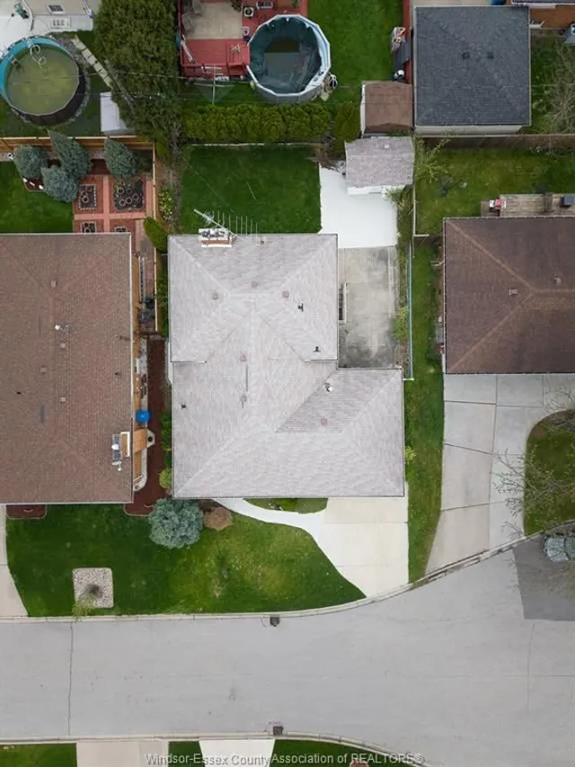 1616 BURWELL Crt, Windsor 2