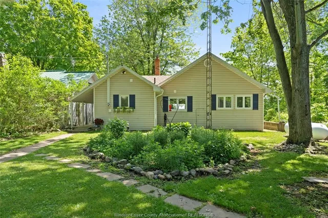 17520 Lakeshore Rd, Rondeau Park 2