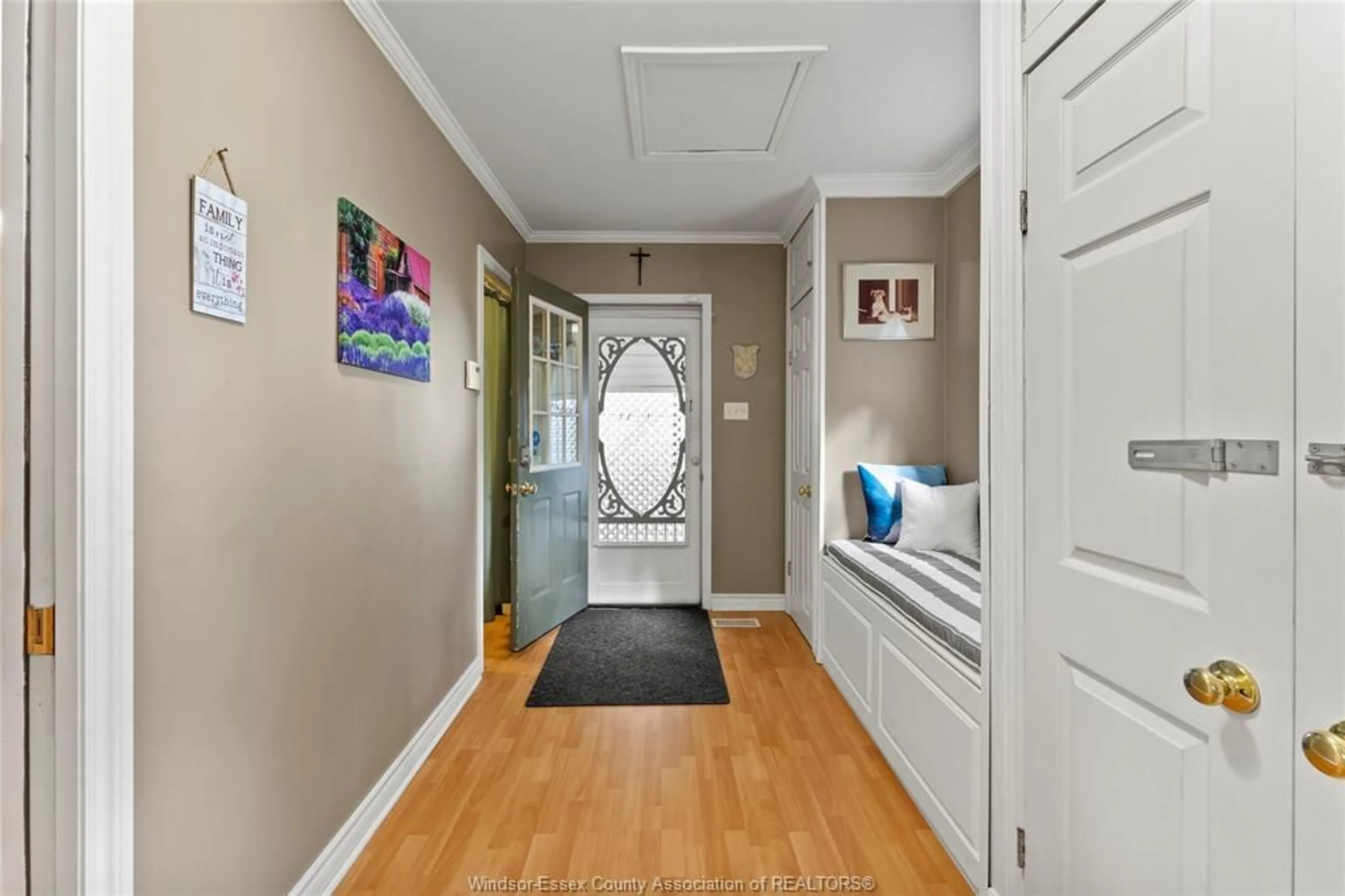 Indoor entryway for 17520 Lakeshore Rd, Rondeau Park Ontario N0P 1X0