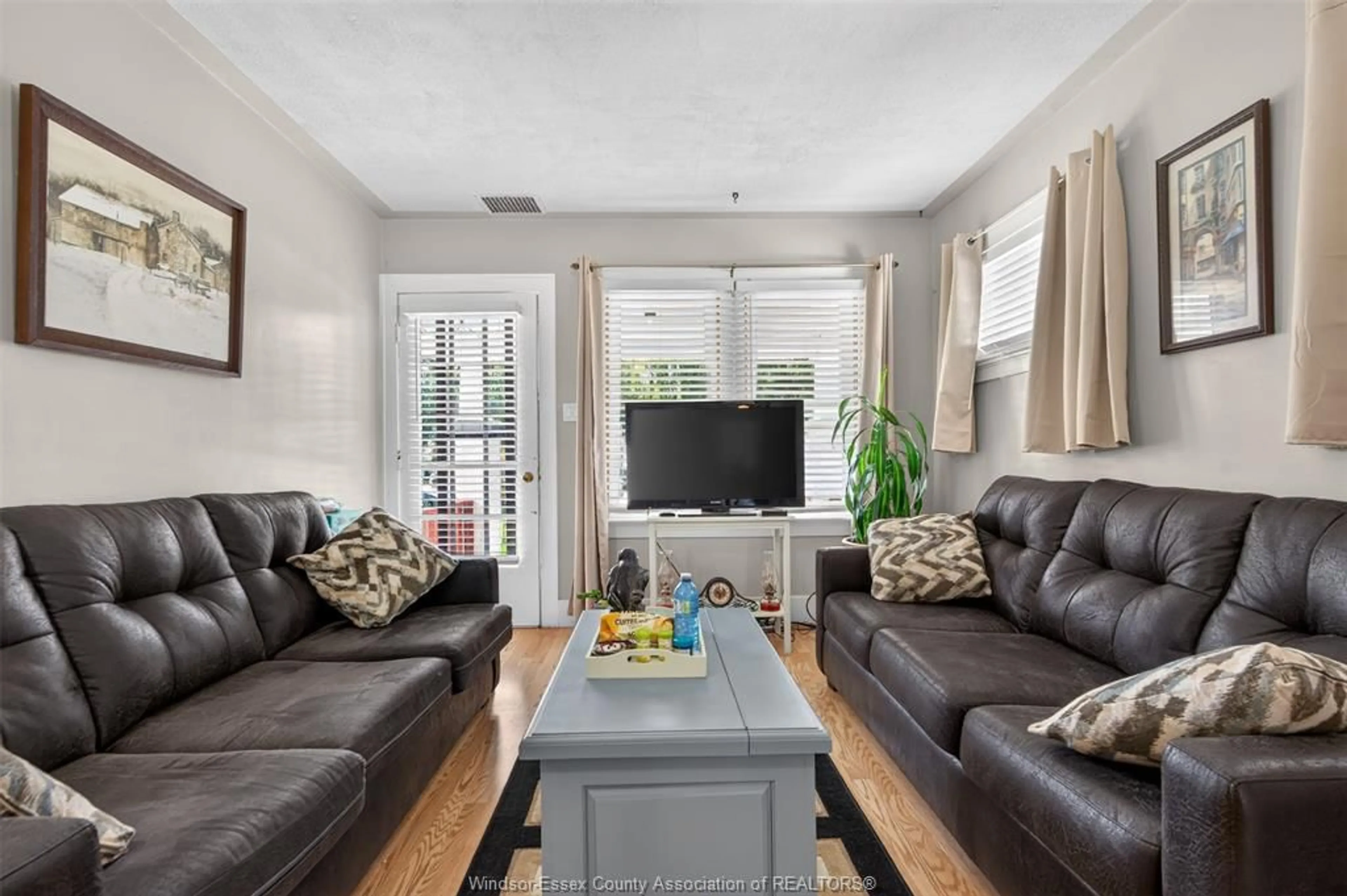 Living room with furniture, unknown for 319-323 WALLACE St, Wallaceburg Ontario N8A 1M1