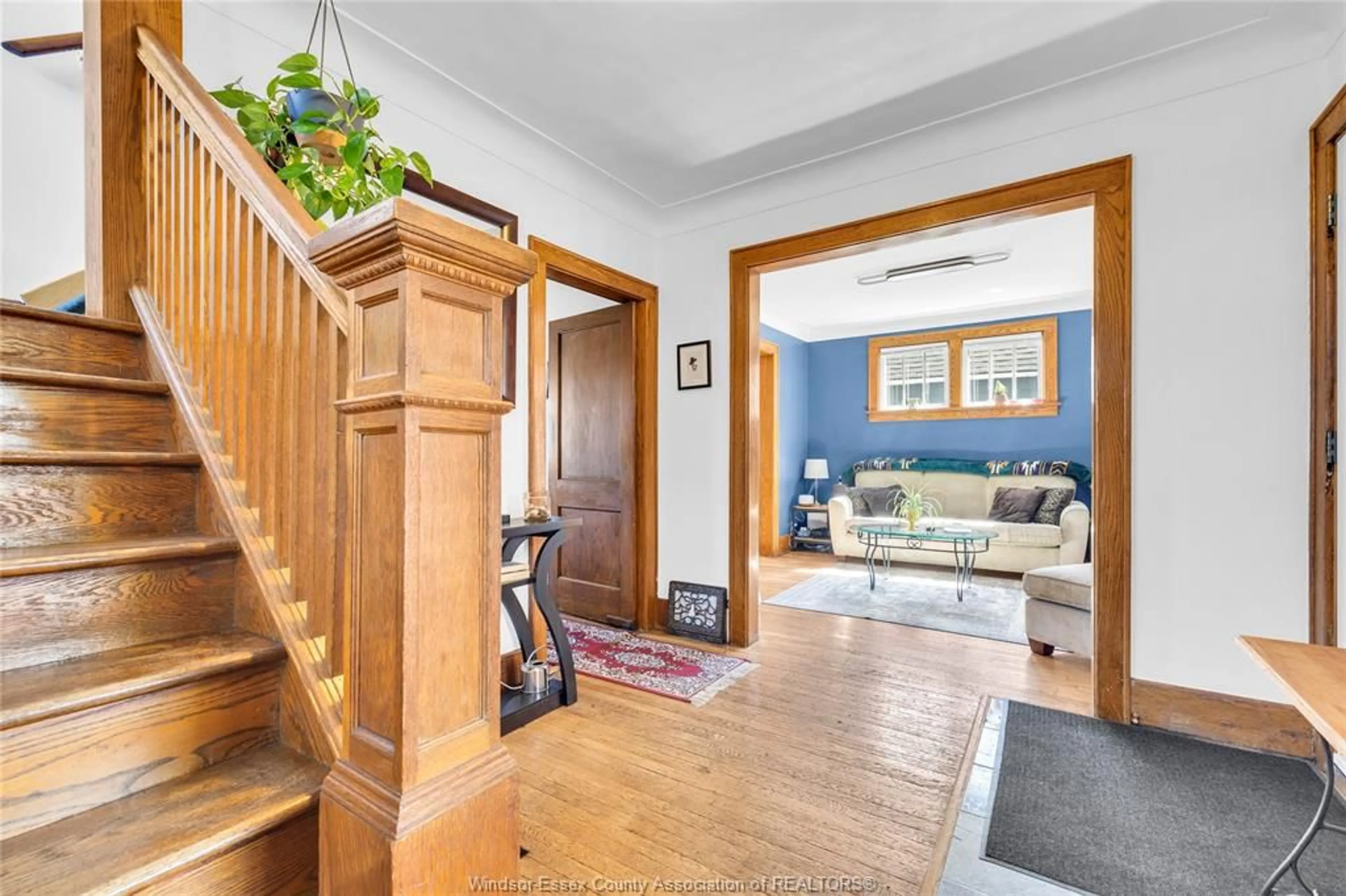 Indoor foyer for 916 WINDSOR Ave, Windsor Ontario N9A 1K2