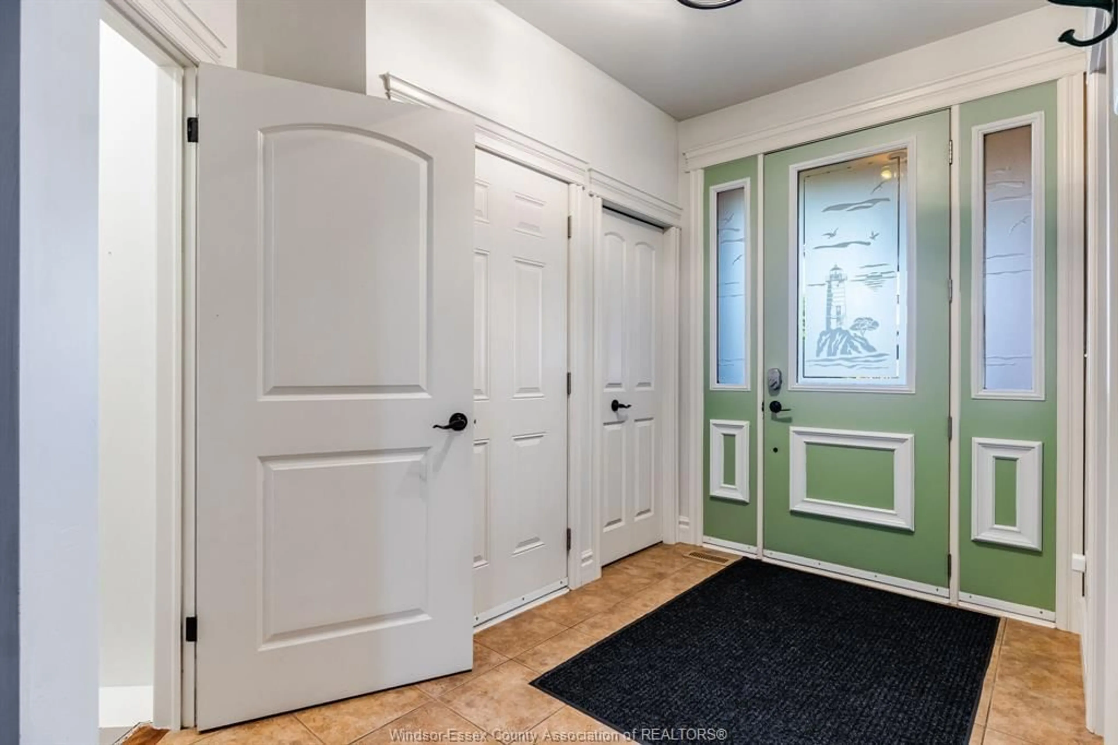 Indoor entryway for 10 Babkirk Lane, Leamington Ontario N8H 0A1